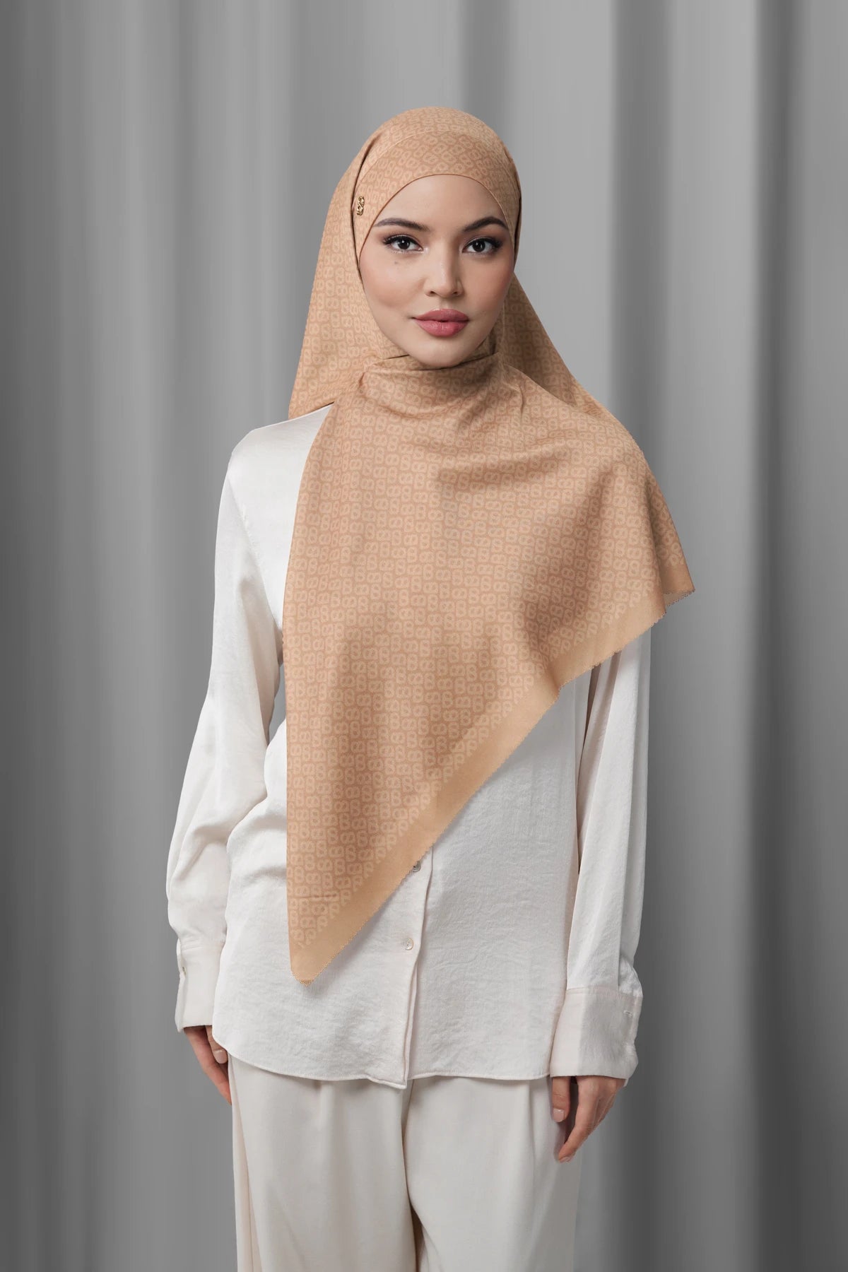 Tapis Tie Back Square - Almond