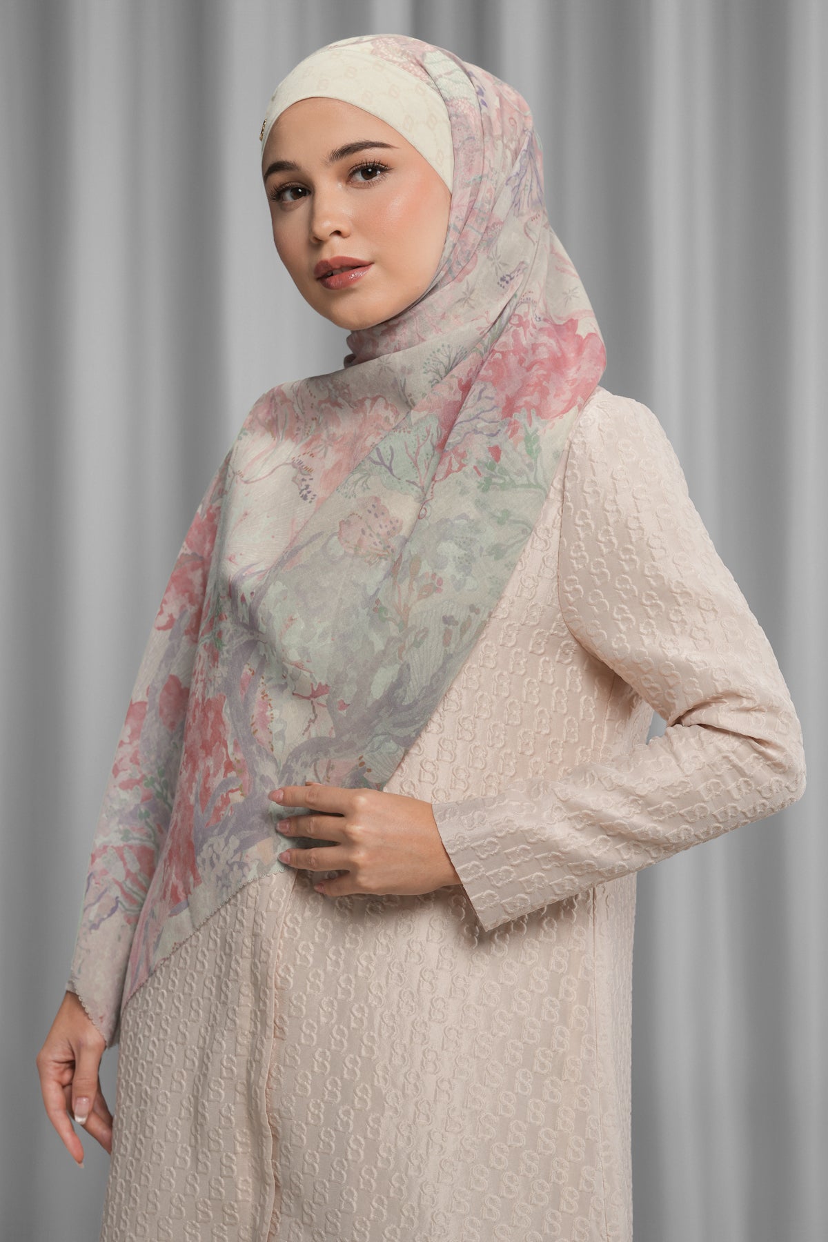 Under The Sea Tie Back Shawl - Clam