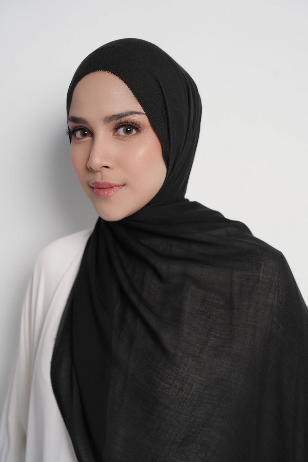 Yura Shawl - Black