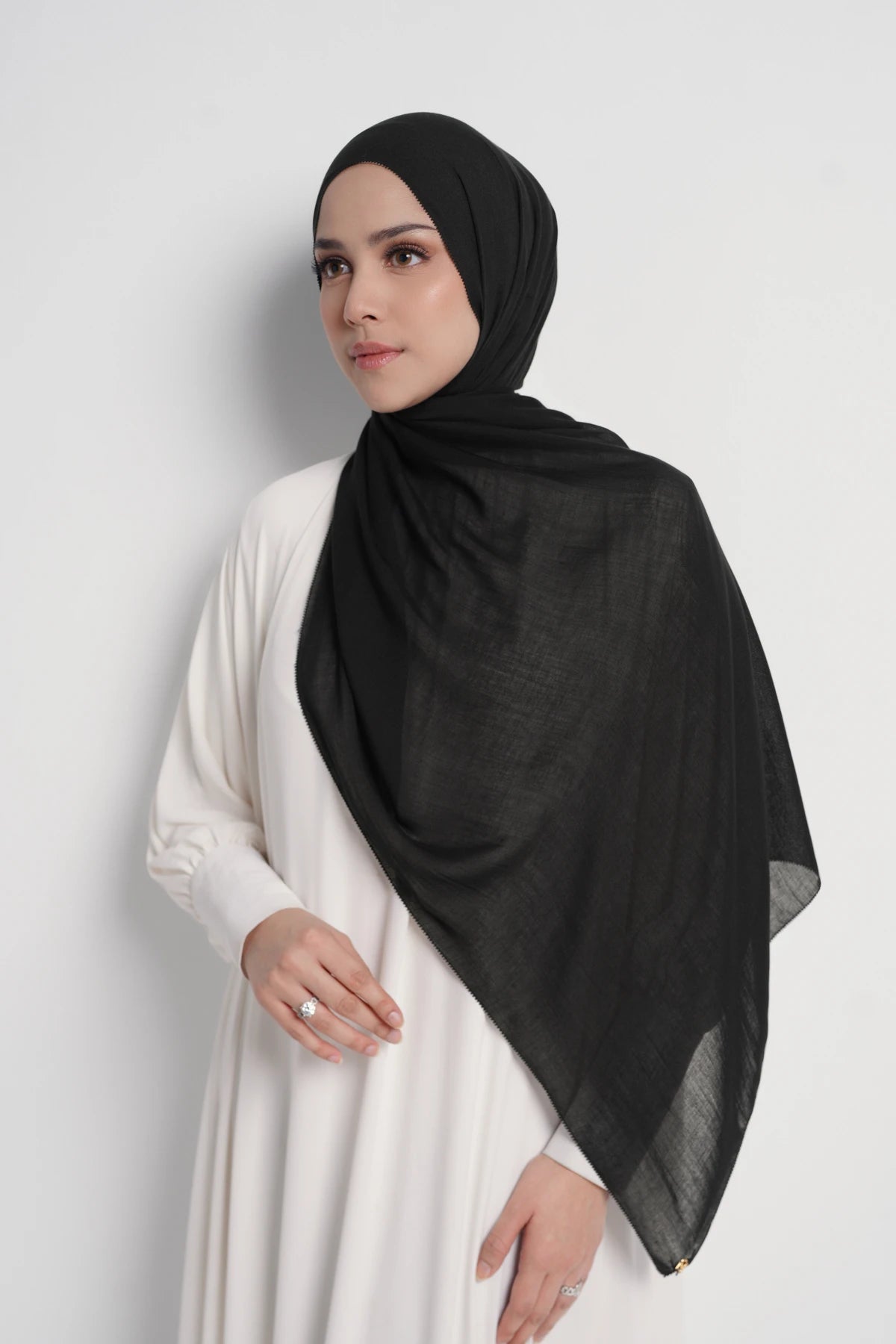 Yura Shawl - Black