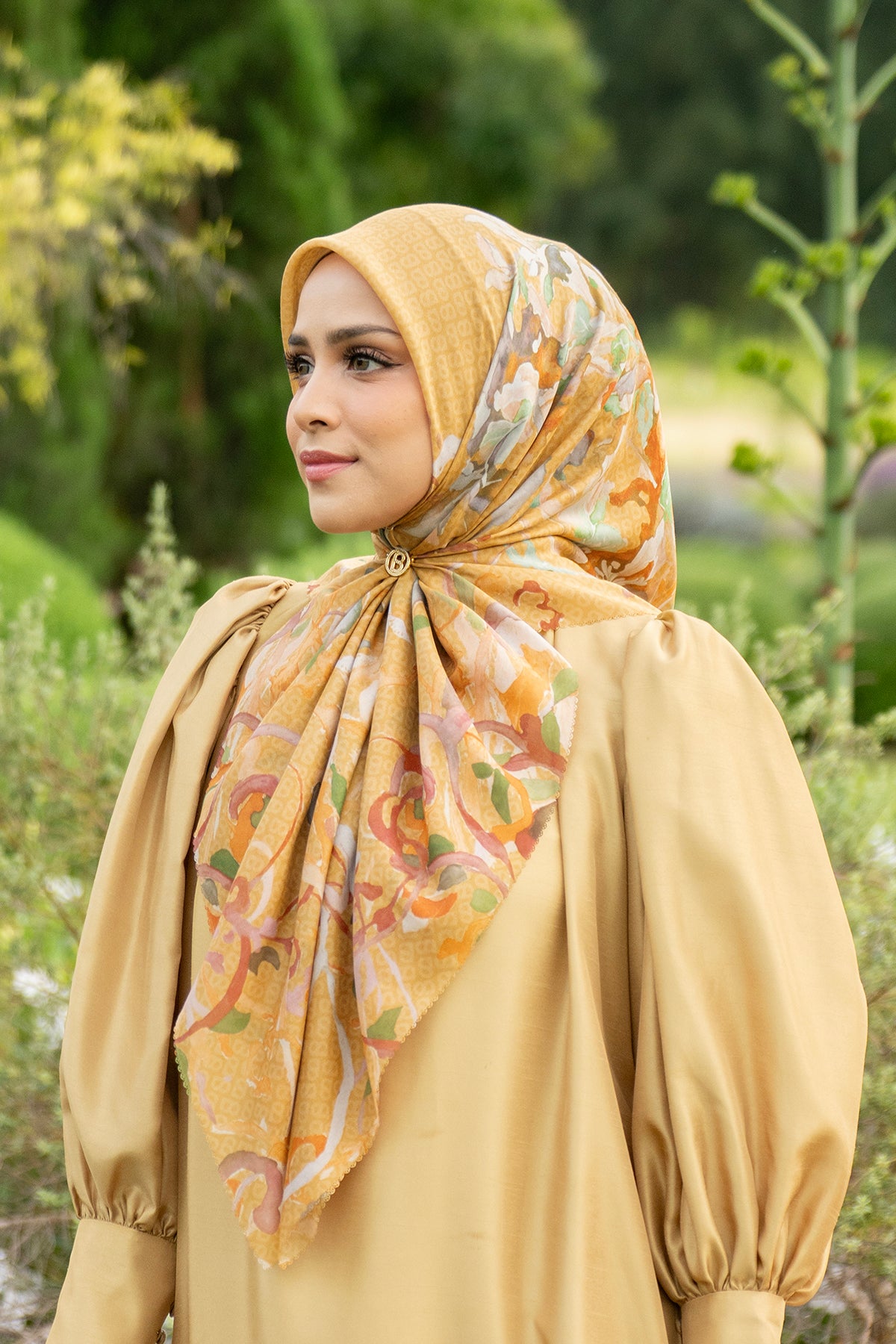 Velmora Square - Tape