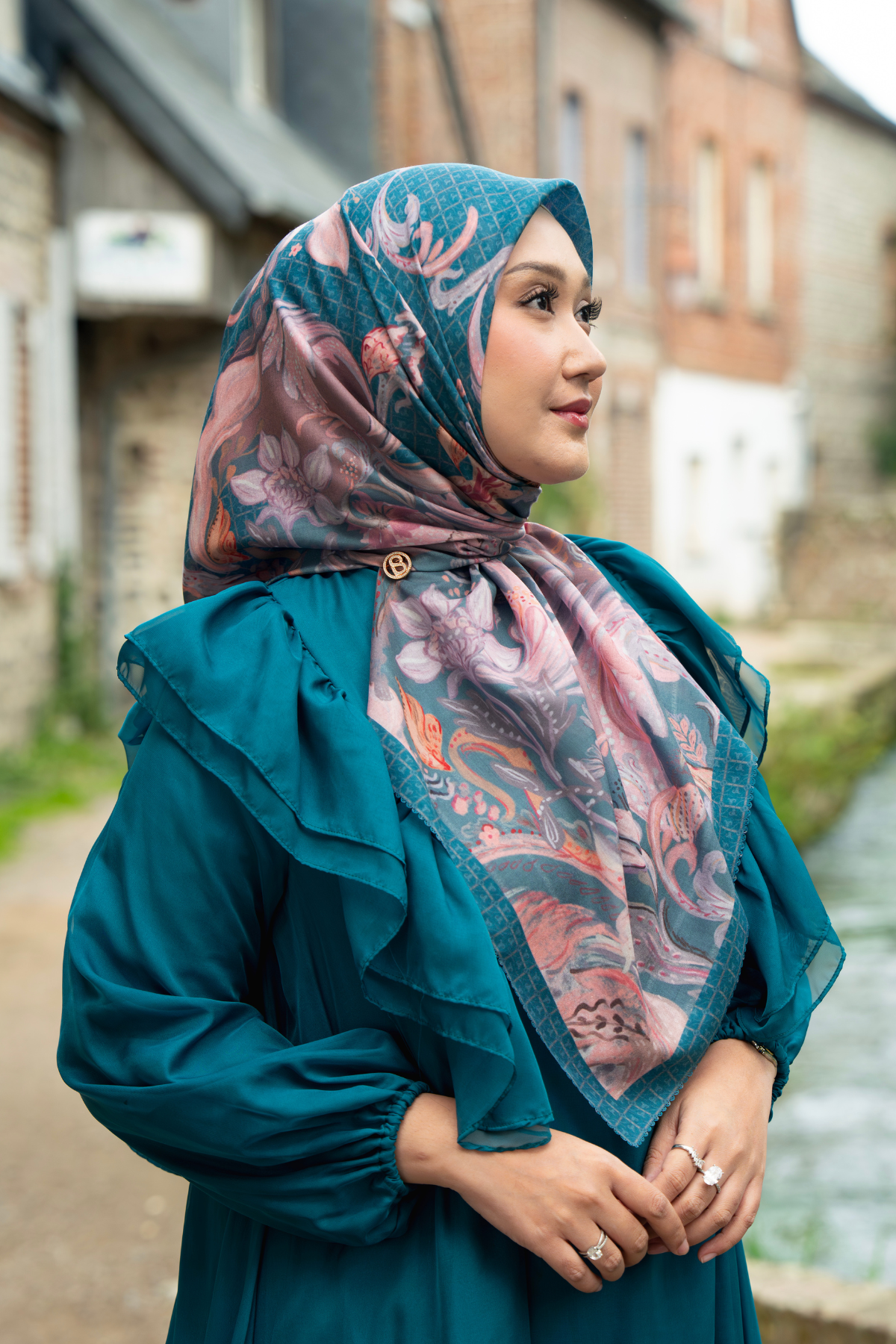 Autograph 3.0 Voile Square - Tapestry