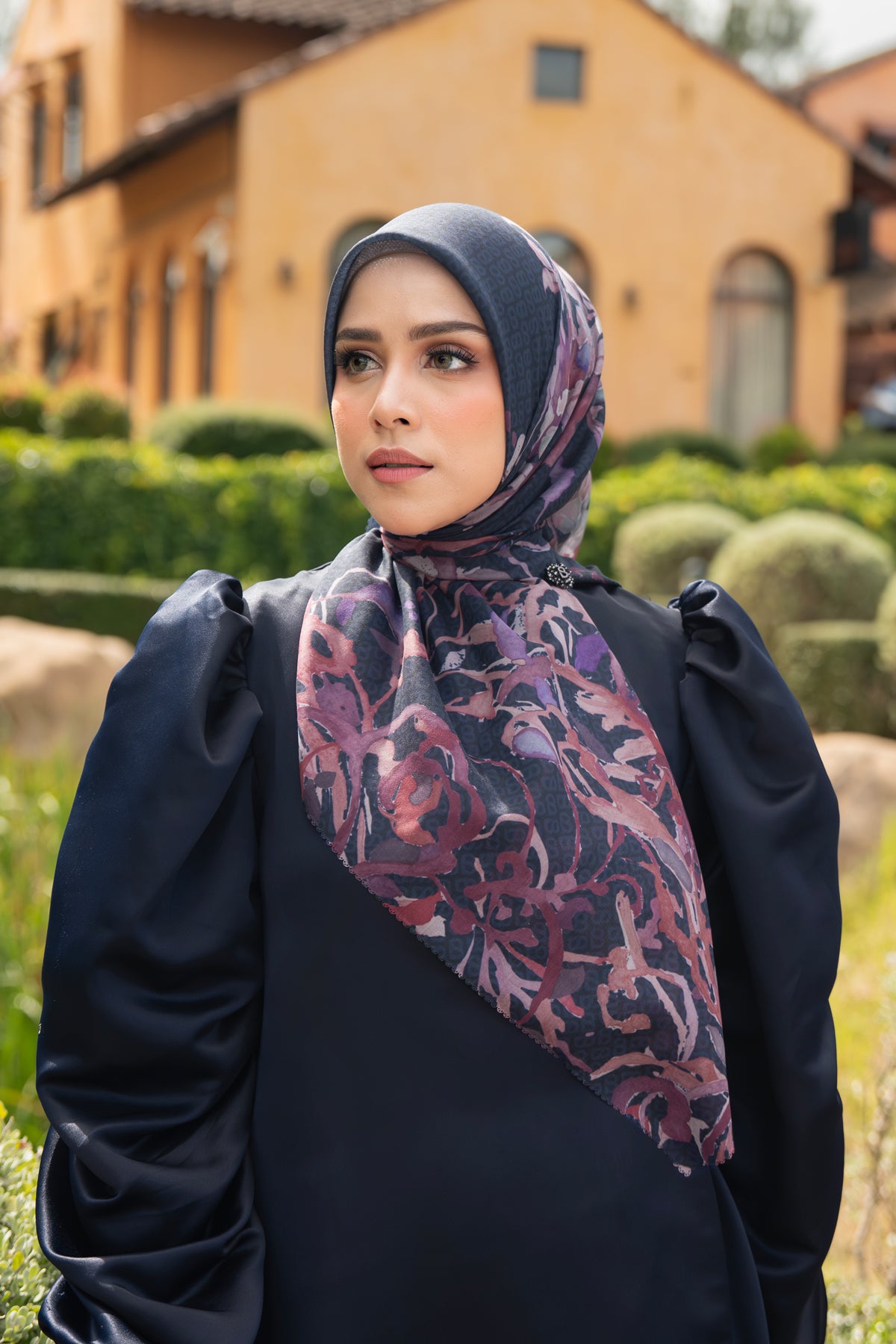 Velmora Square - Ink