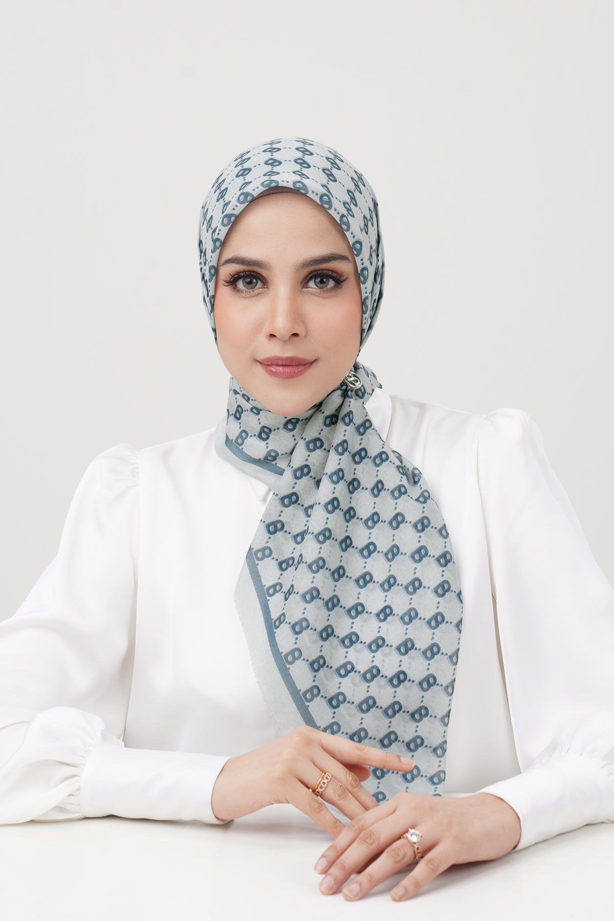 Beverly Square - Jay