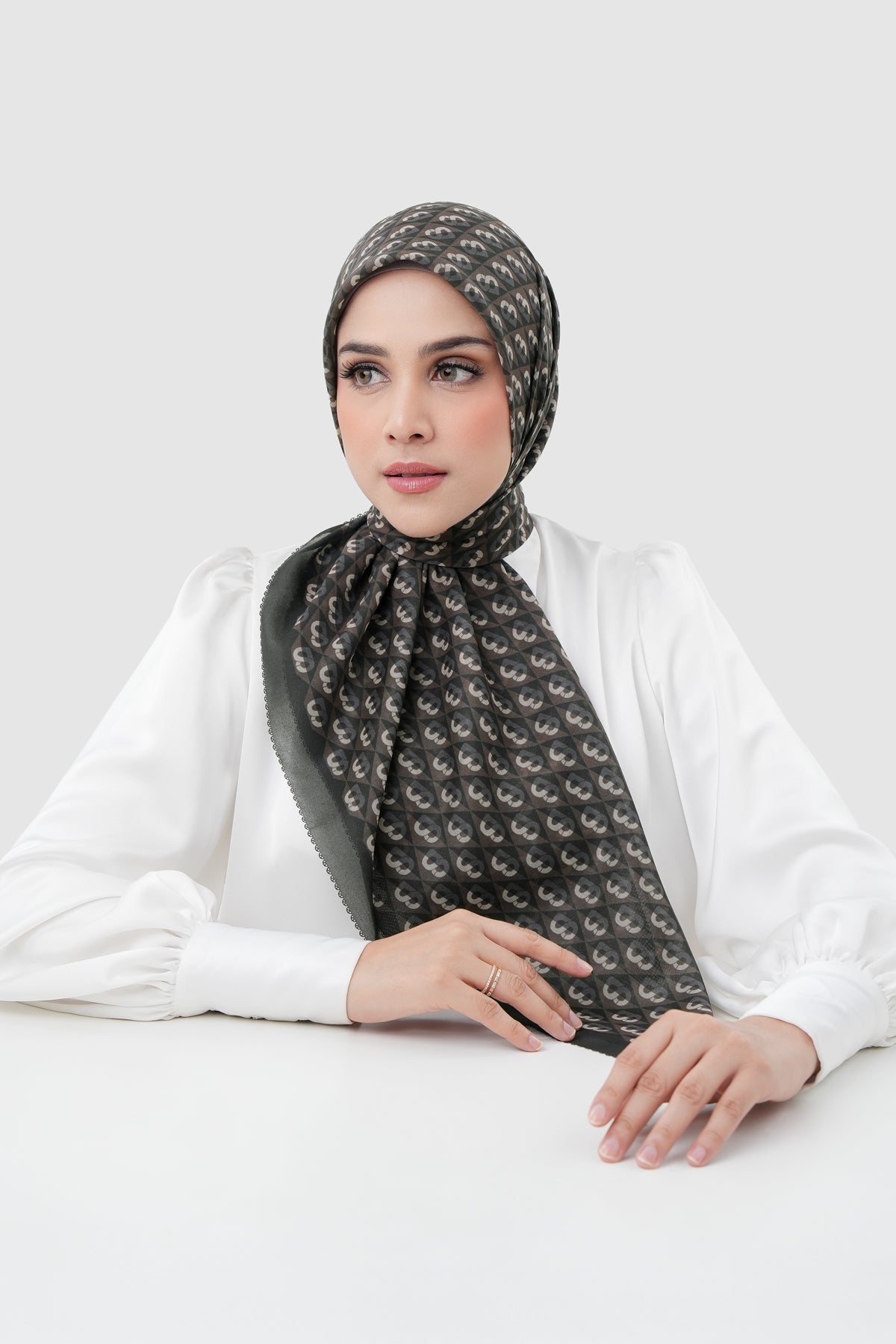 Prism Square - Raisin