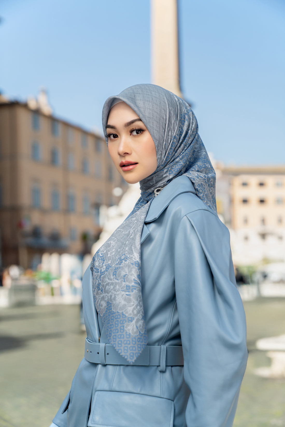 Nada 3 Square - Dancing