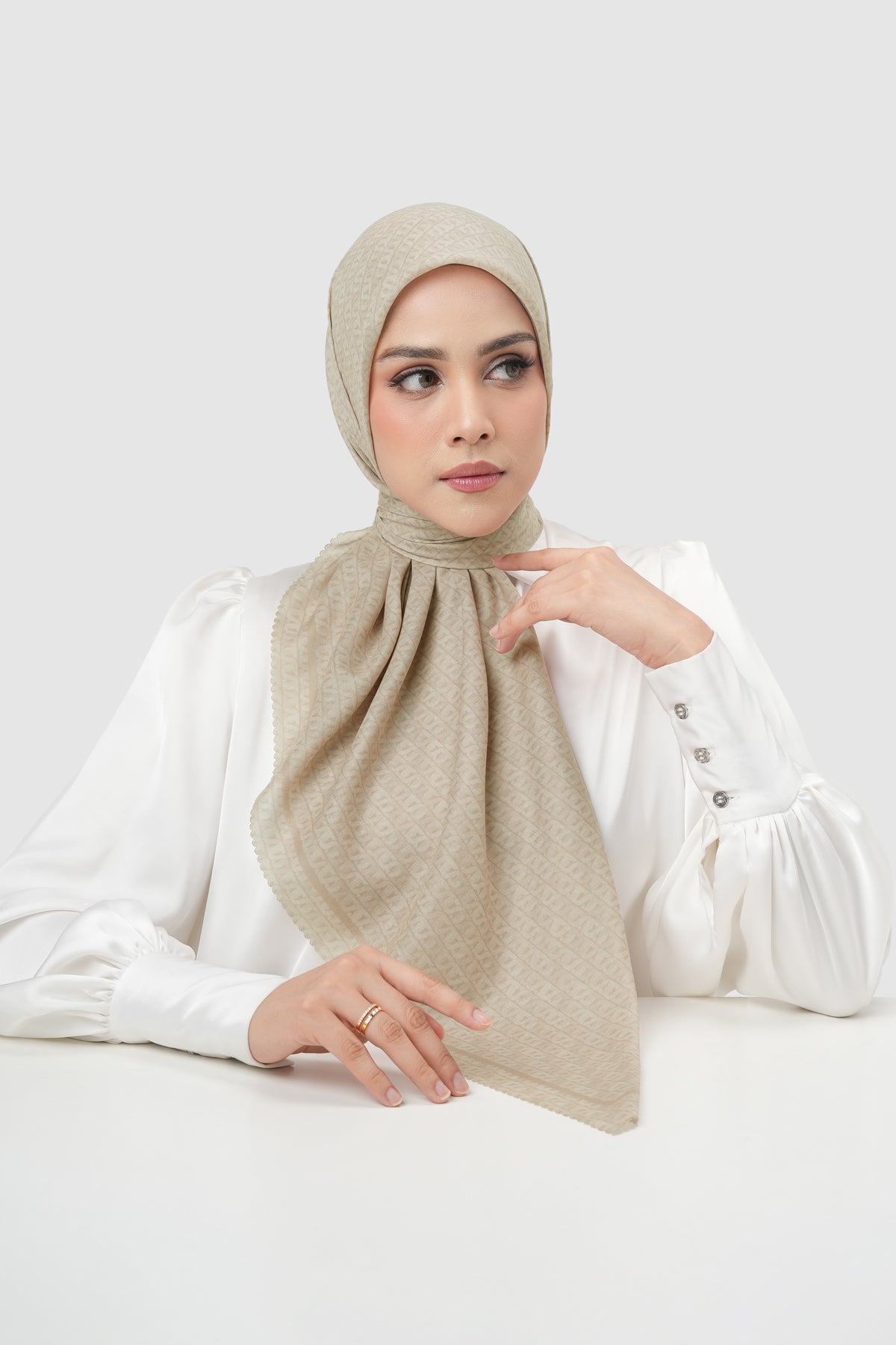 Interlock Square - Sand