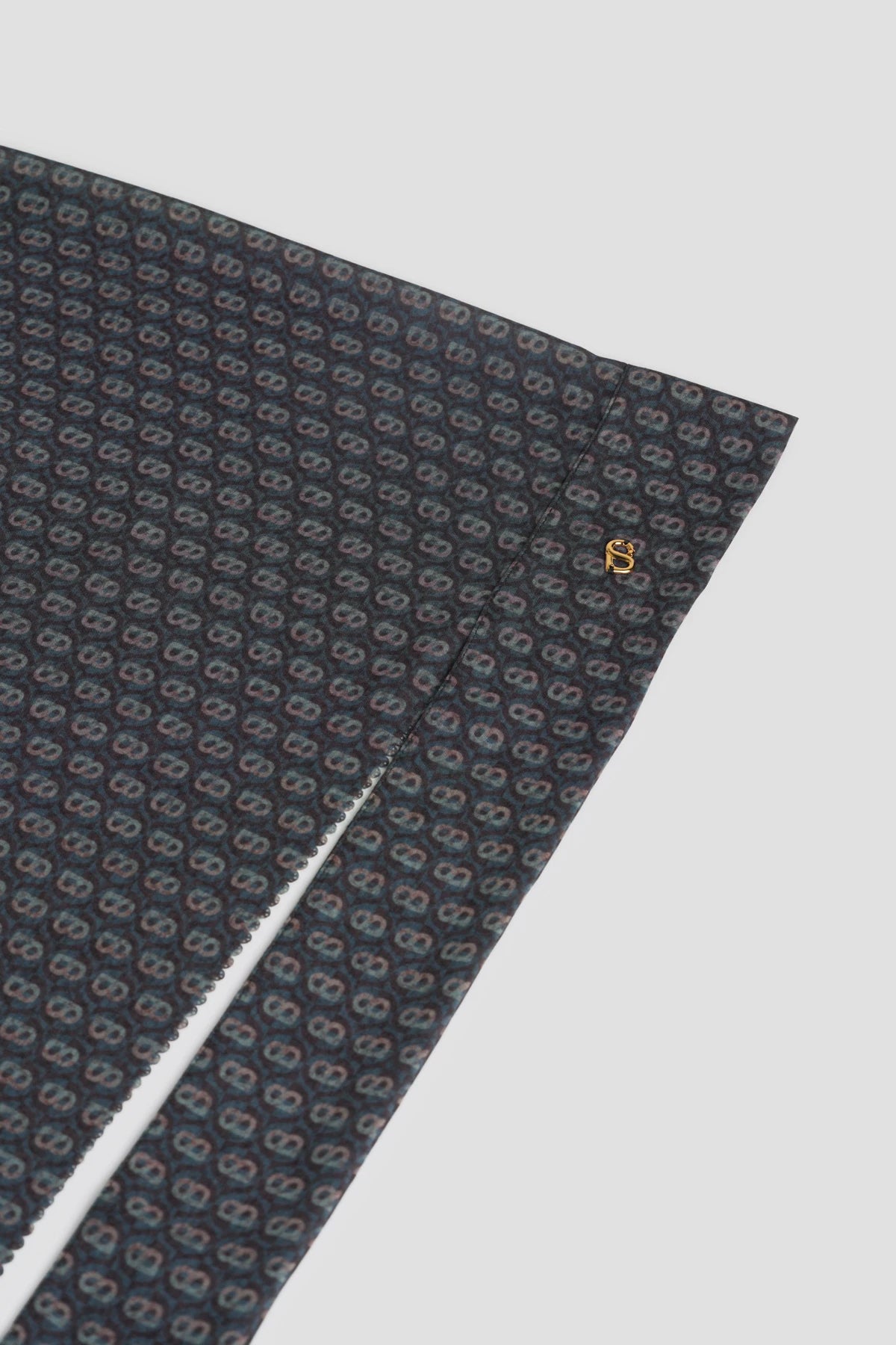 axis tie back shawl in raven by buttonscarves pattern detail