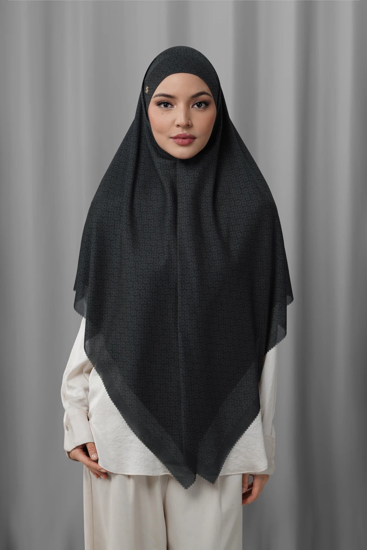 Tapis Tie Back Square - Caviar