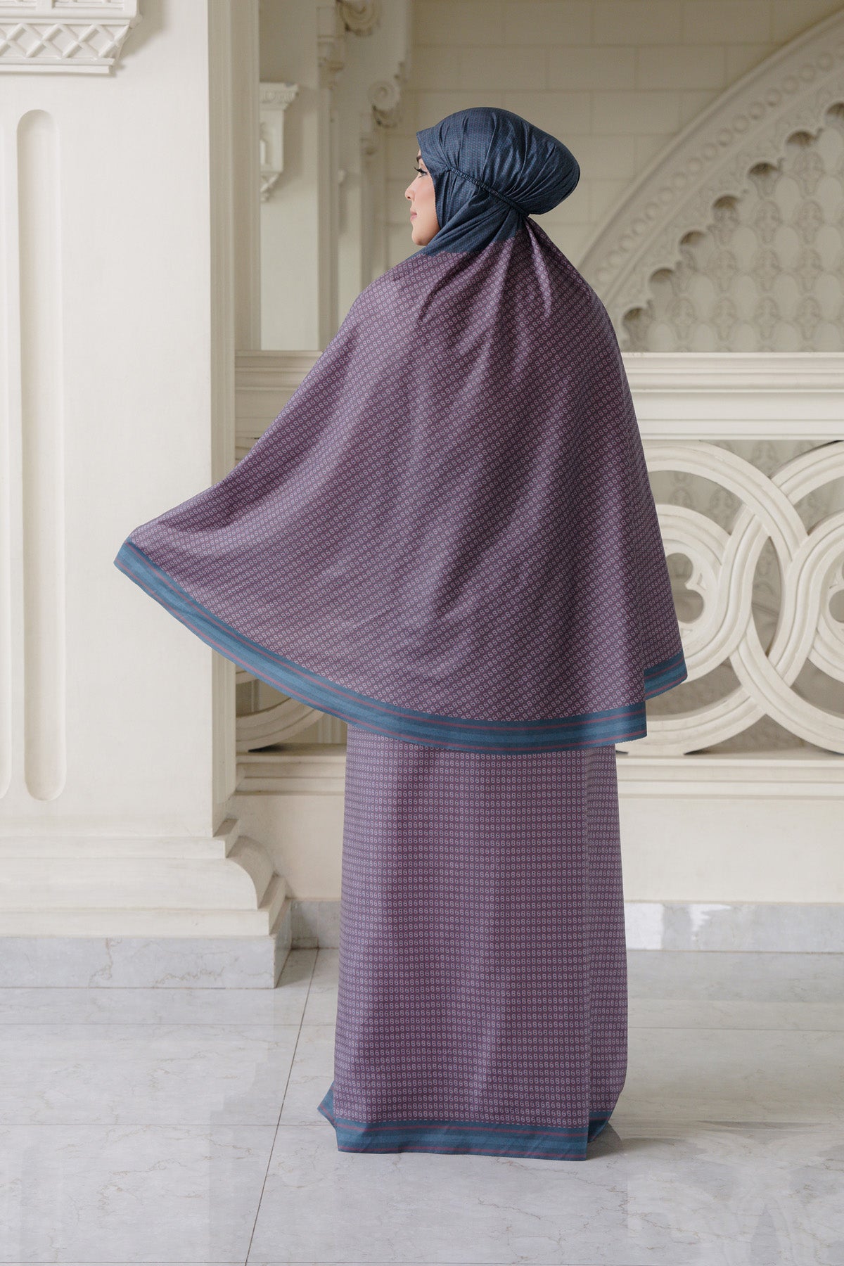 Linka Two Tone Capsule Prayer Robe - Berry