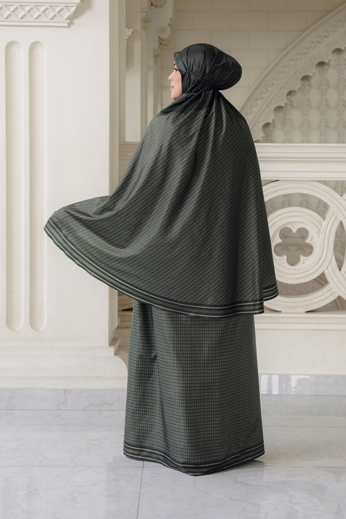 Linka Two Tone Capsule Prayer Robe - Coal