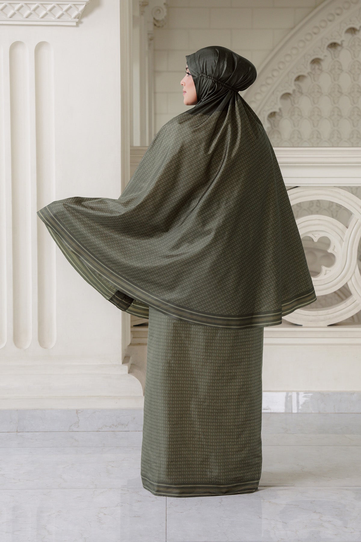 Linka Two Tone Capsule Prayer Robe - Cocoa