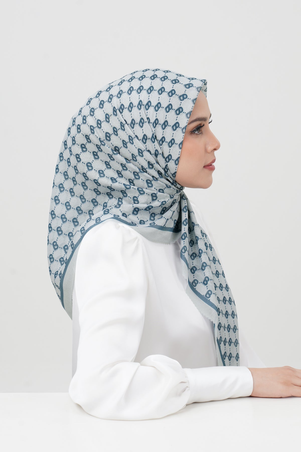 Beverly Square - Jay