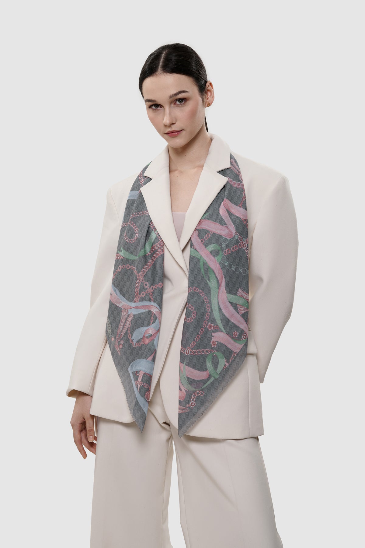 Signature Chain Square - Dove