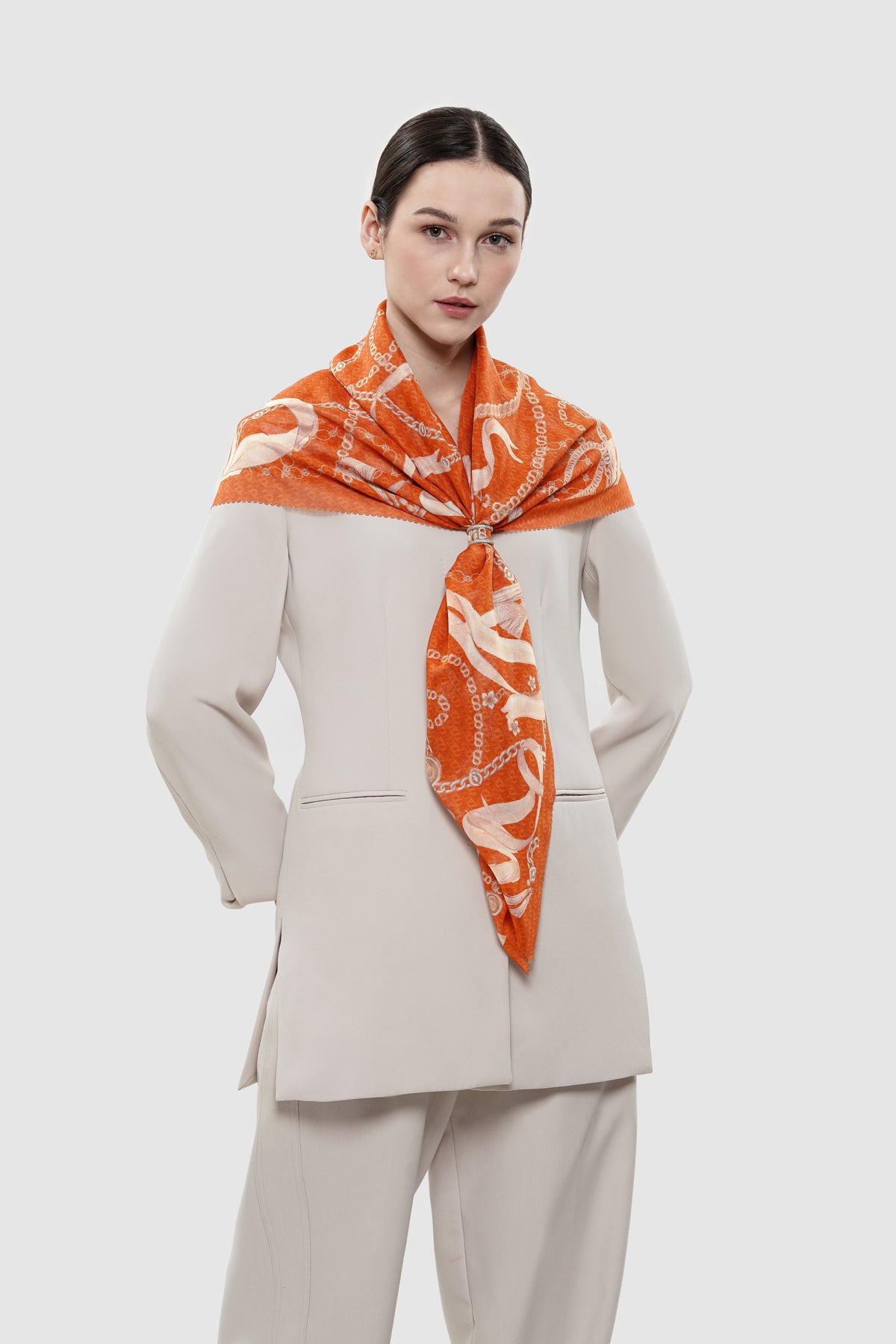 Signature Chain Square - Amber