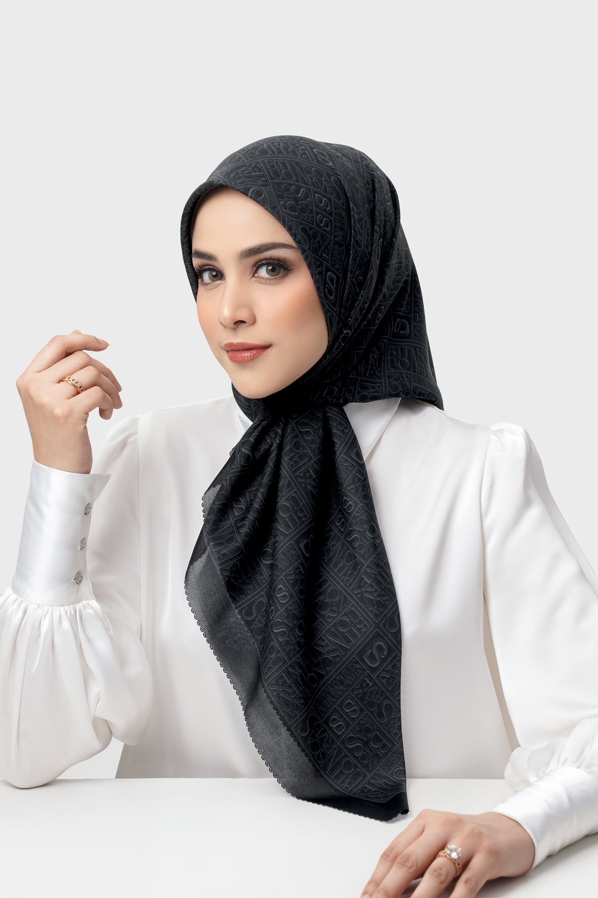 Typograph Square - Black