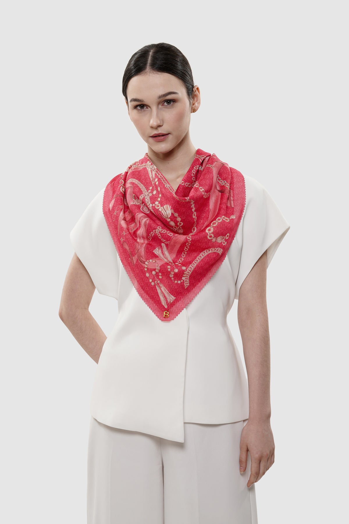 Signature Chain Square - Rosella