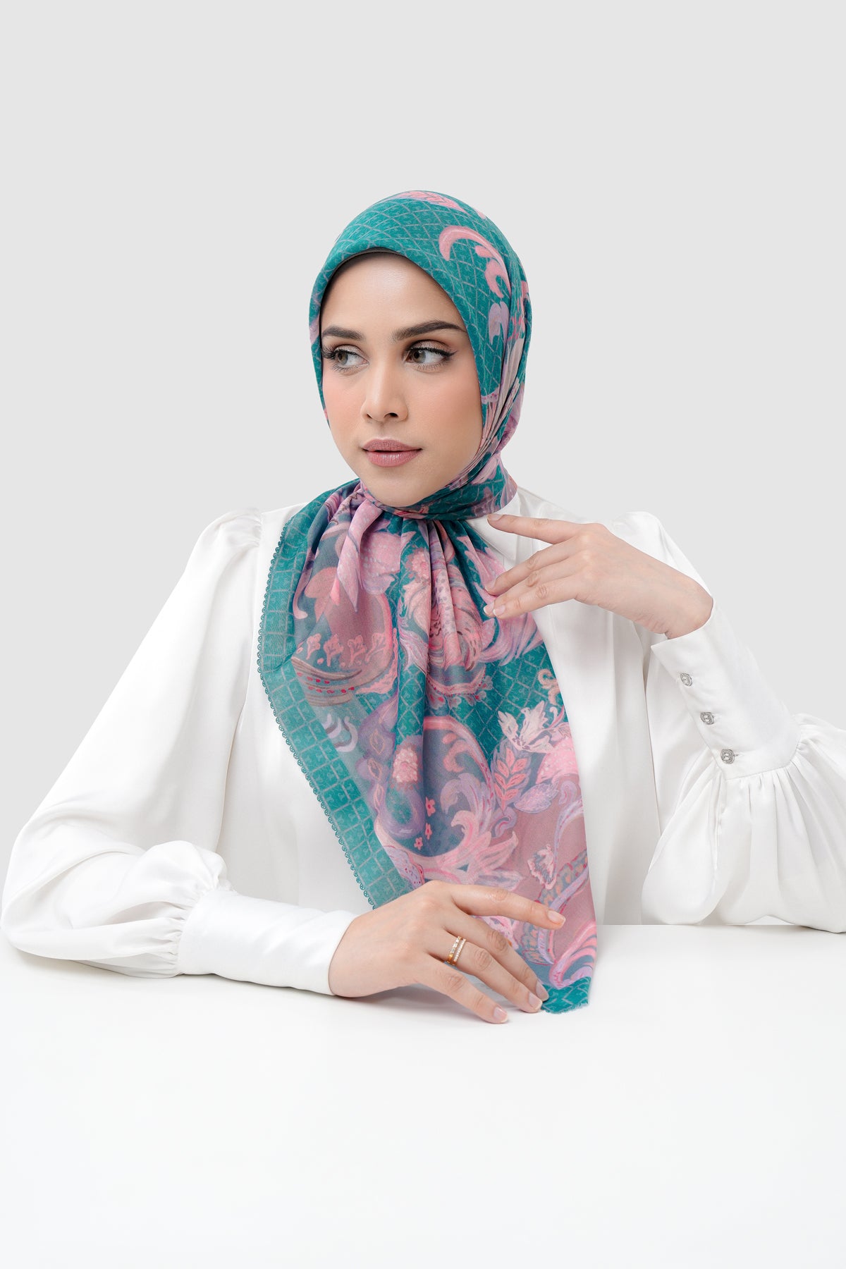 Autograph 3.0 Voile Square - Tapestry