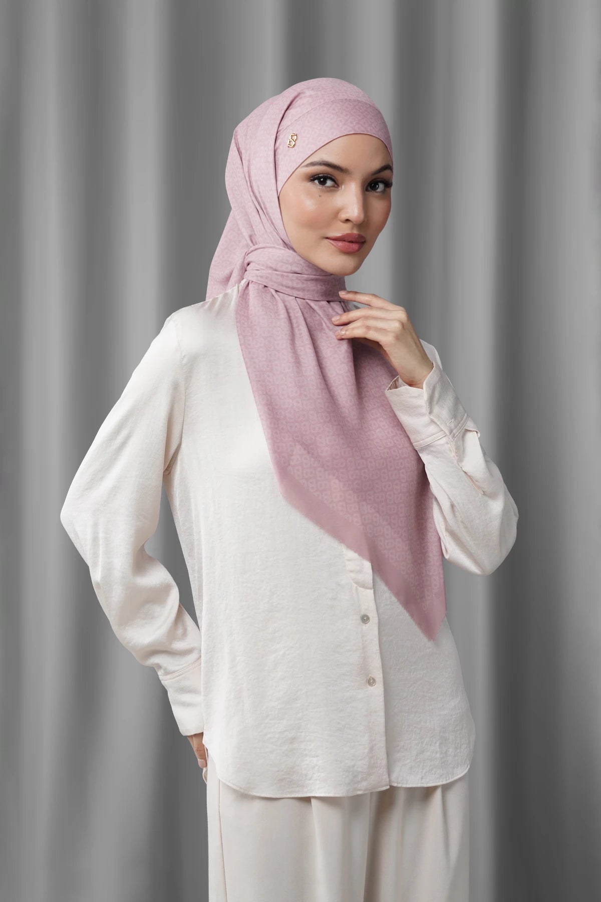Tapis Tie Back Square - Bridal Rose