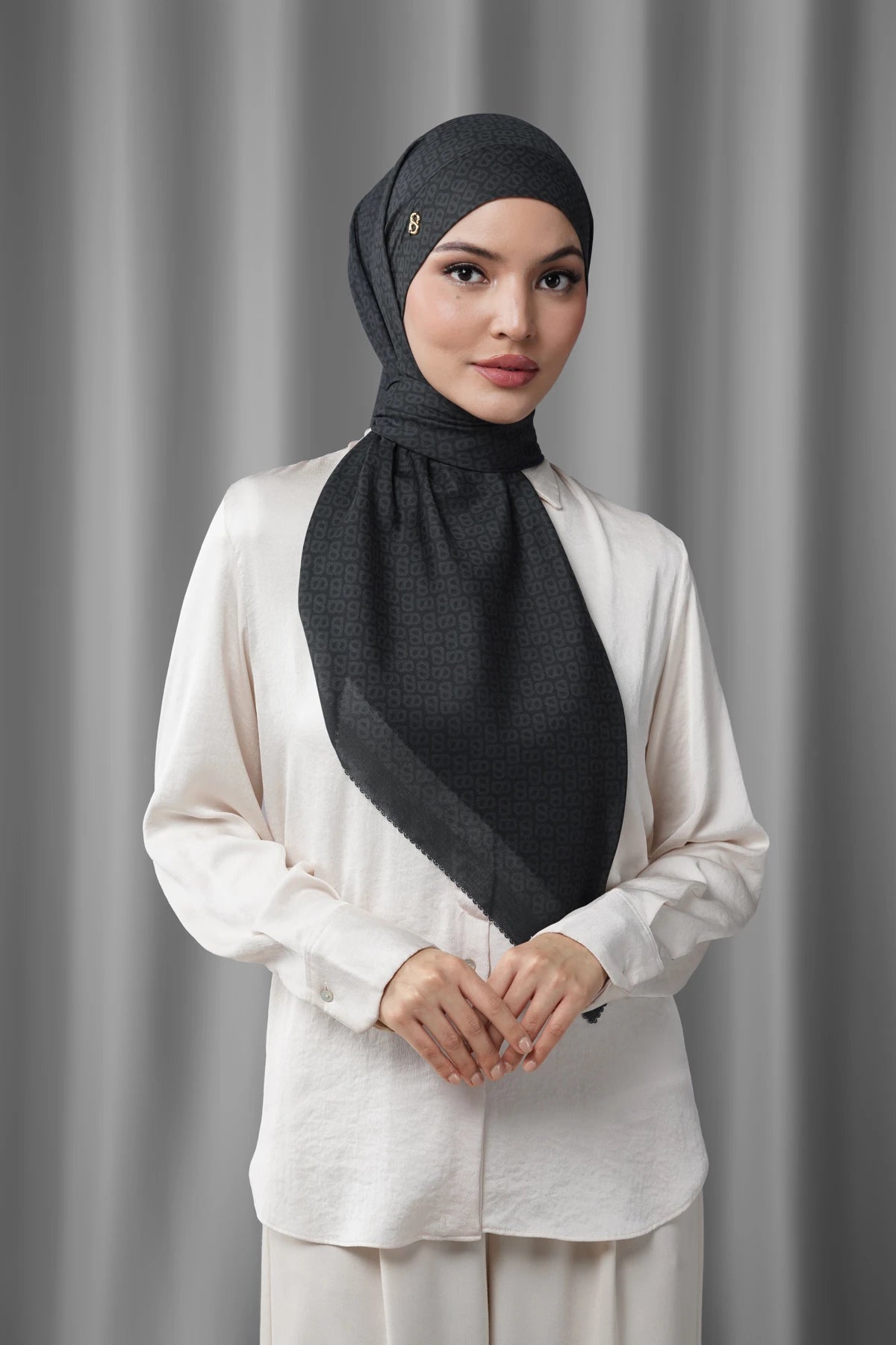 Tapis Tie Back Square - Caviar