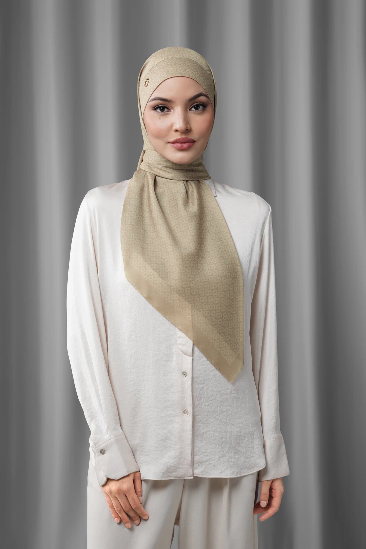 Tapis Tie Back Square - Tan
