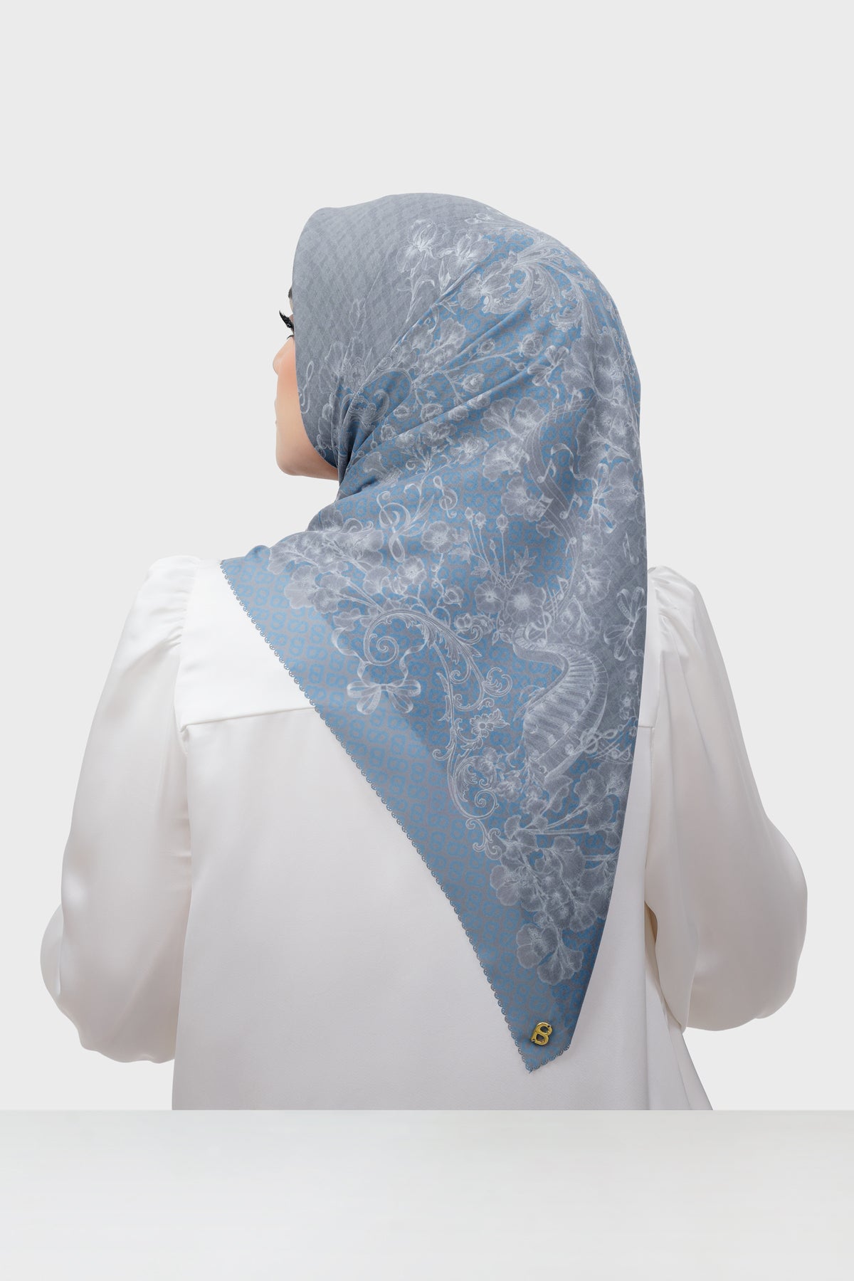 Nada 3 Square - Dancing