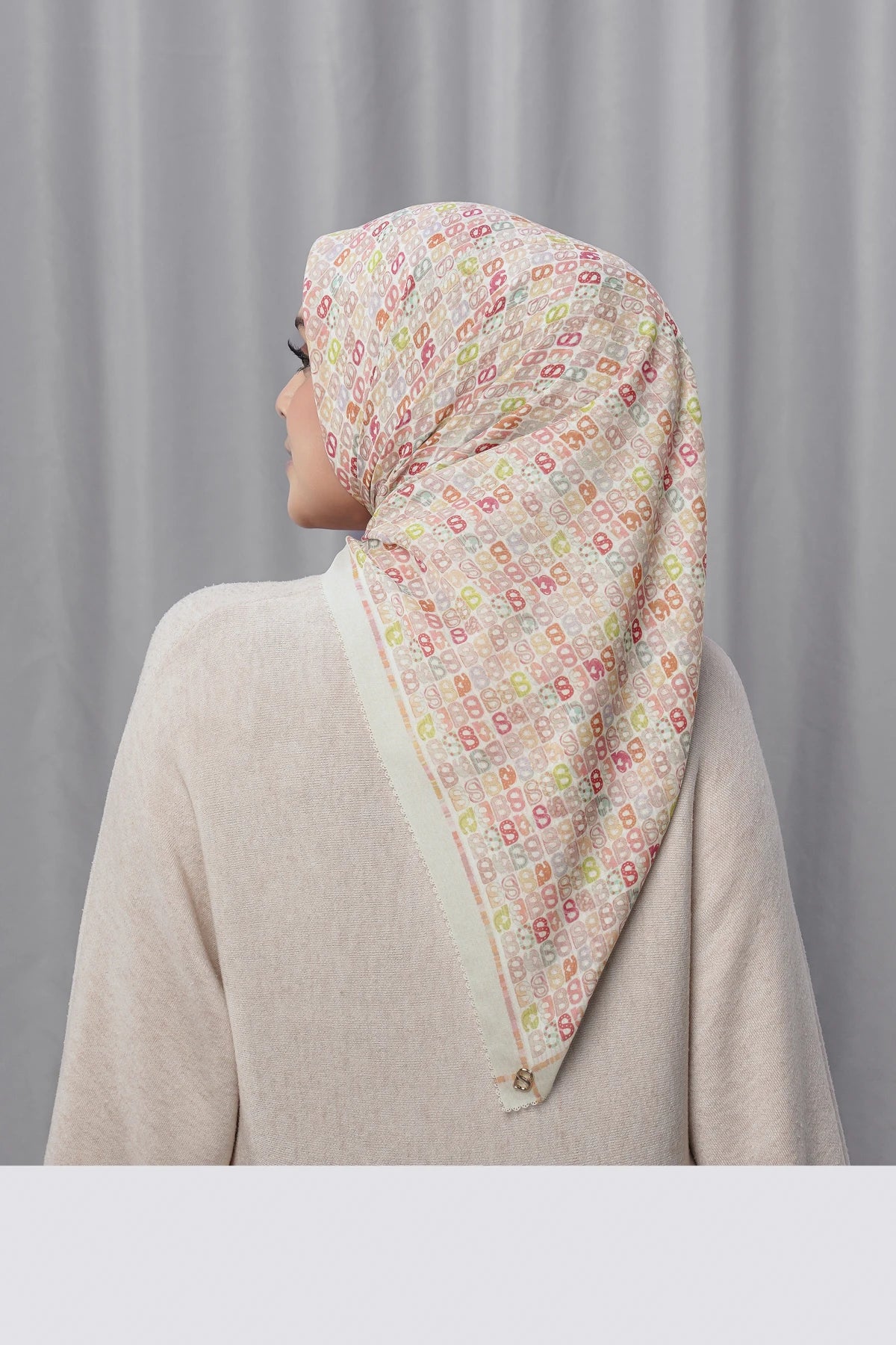 Nagita Square - True White