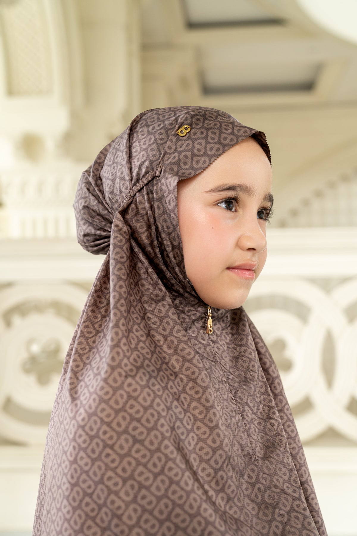 tapis abstre kids capsule prayer robe in choco by buttonscarves detail