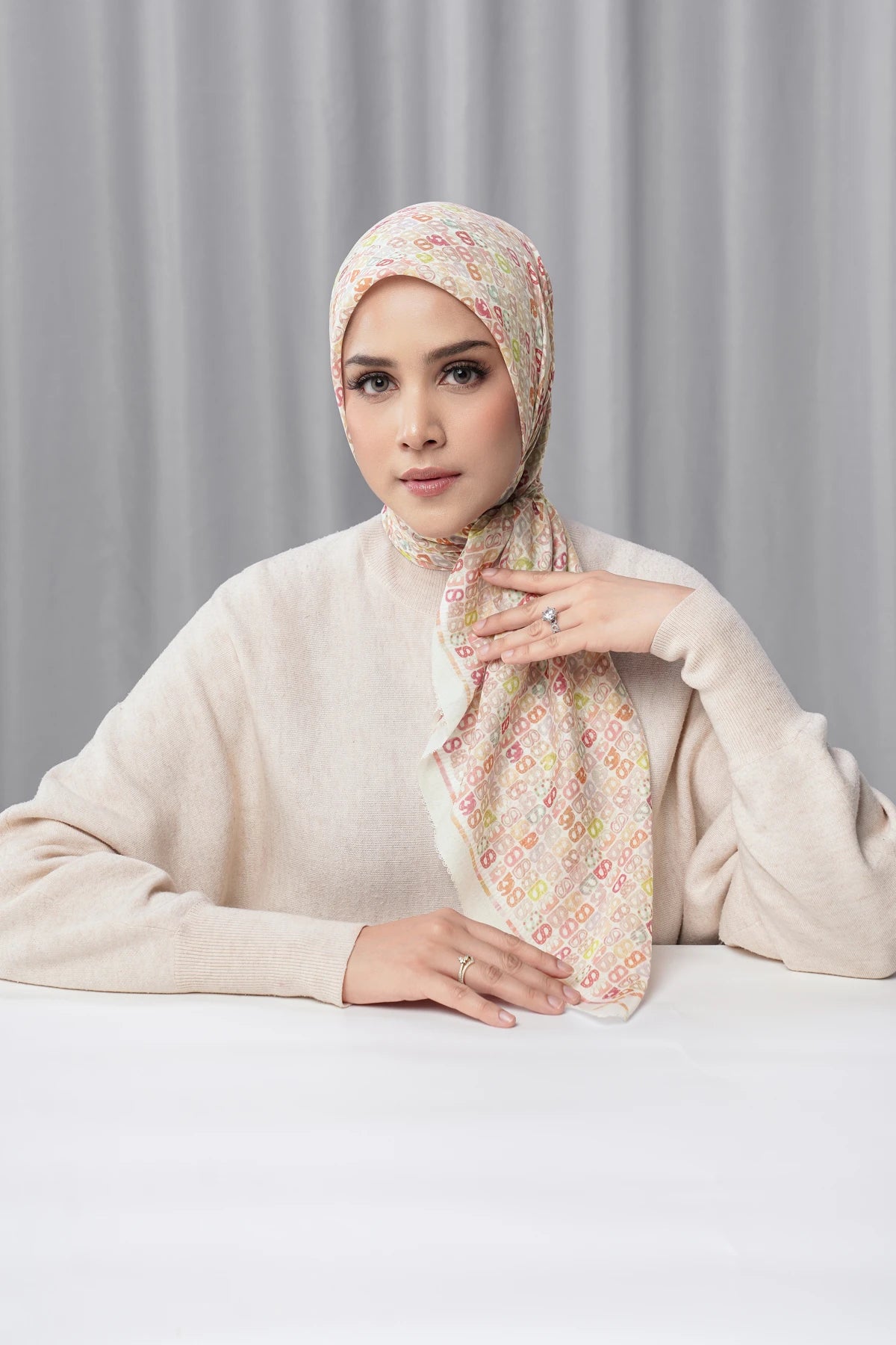 Nagita Square - True White