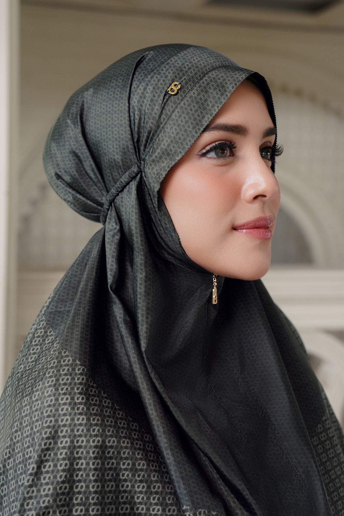 Linka Two Tone Capsule Prayer Robe - Coal