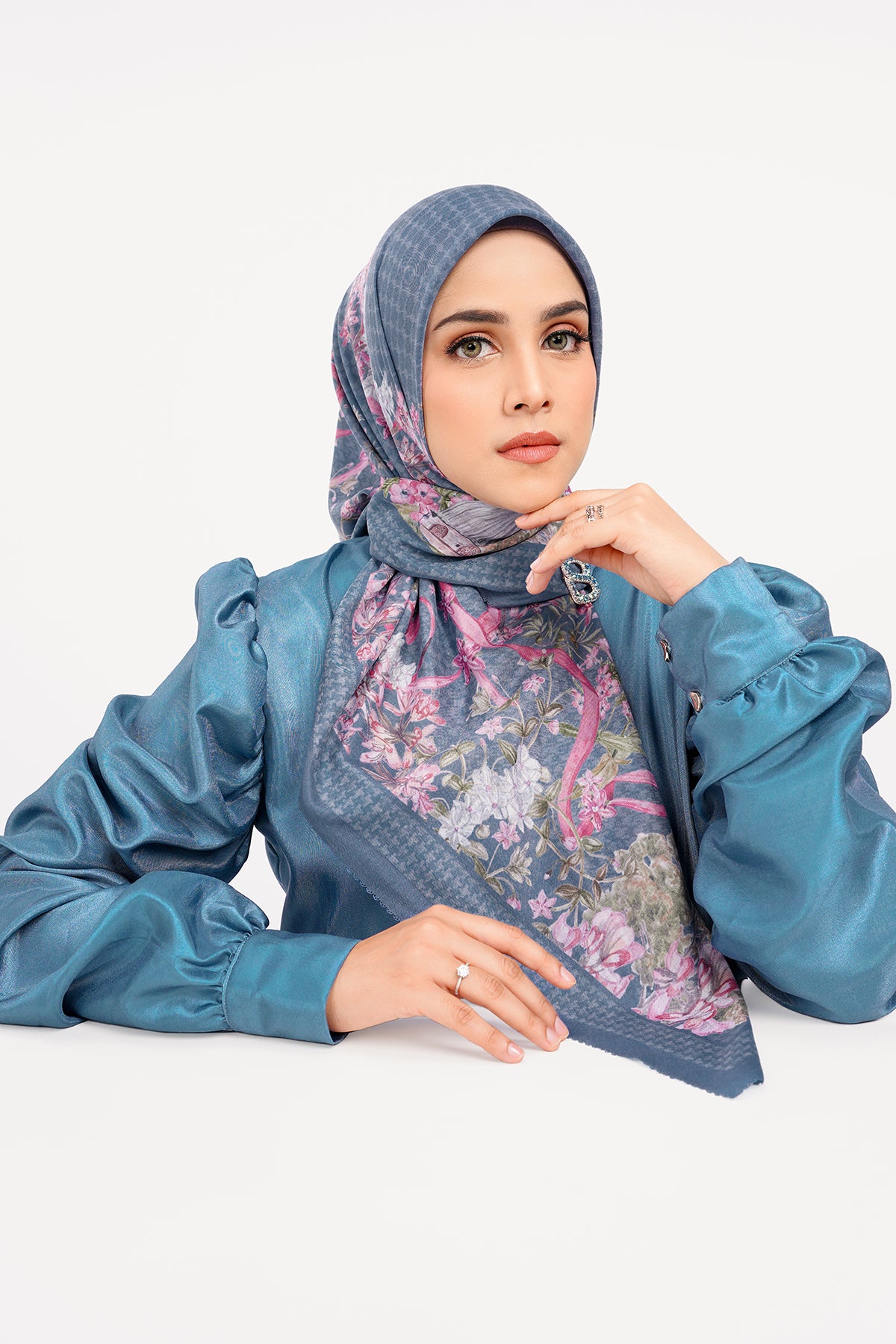 buttonscarves korupsi