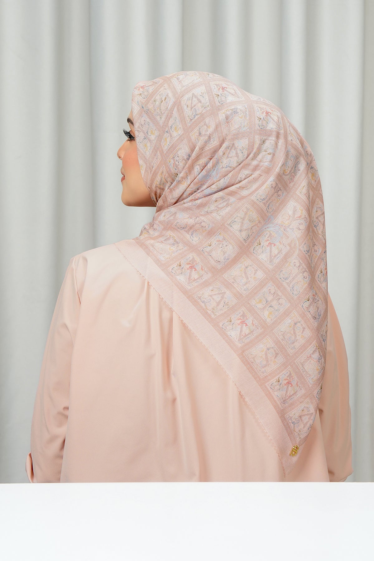 Autograph 2 Square - Charmer