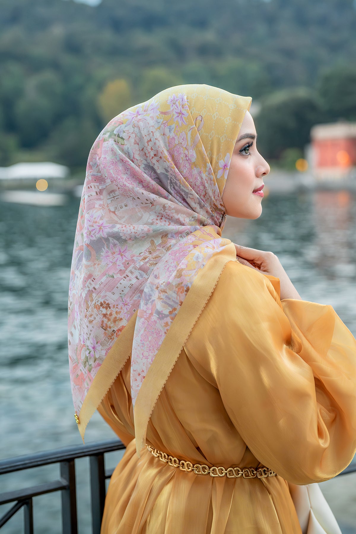 Como Meydanı - Köy