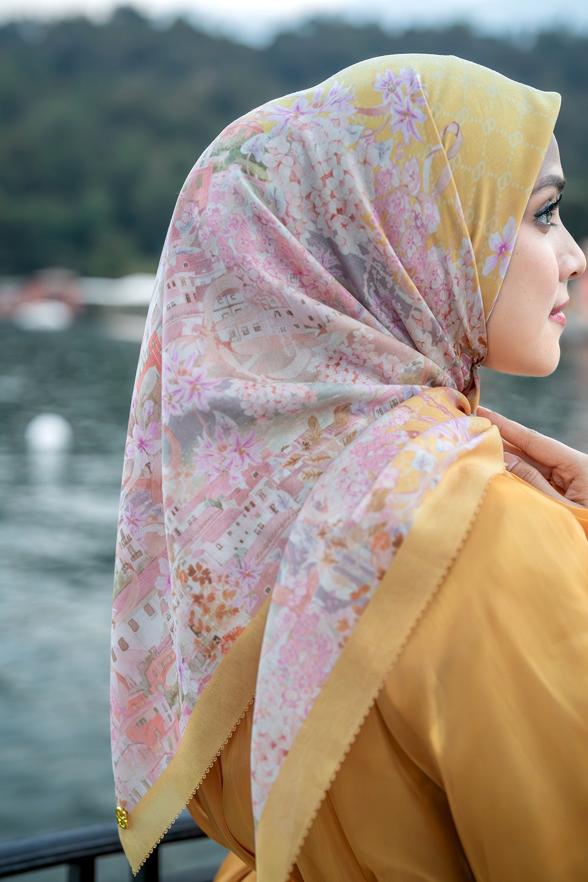 Como Meydanı - Köy