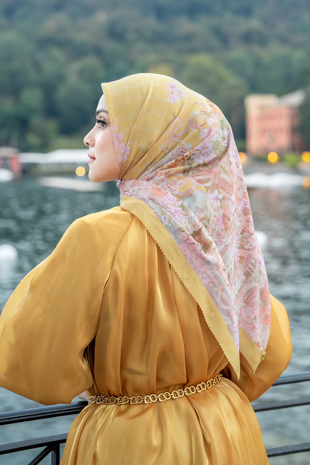 Como Meydanı - Köy