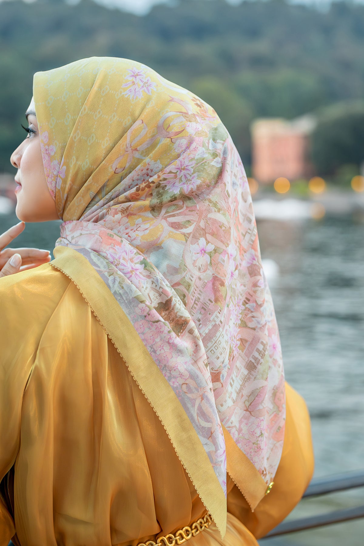 Como Meydanı - Köy