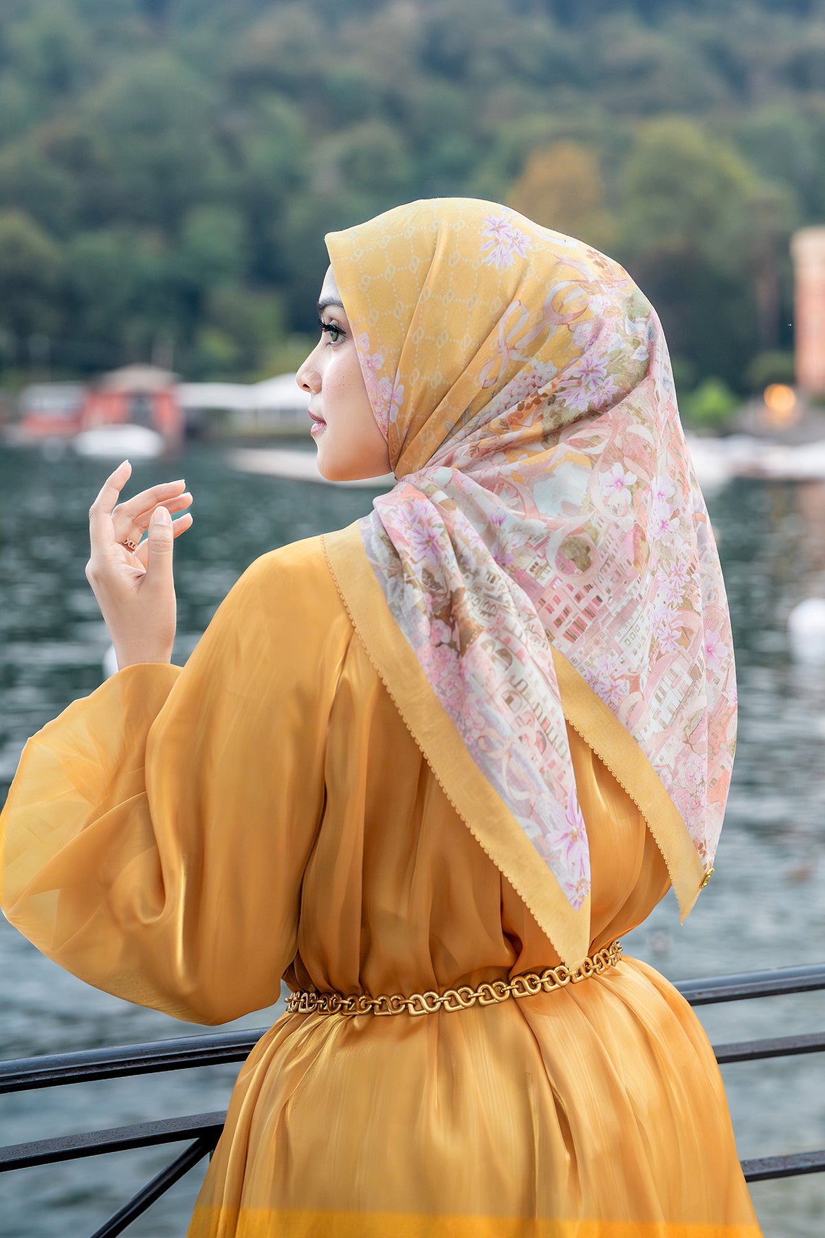 Como Meydanı - Köy