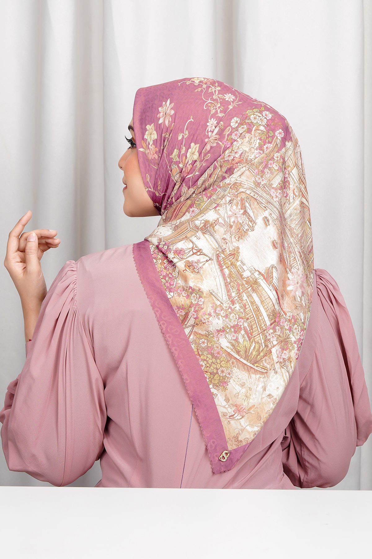 Dubai 2 Voile Meydanı - Dahlia