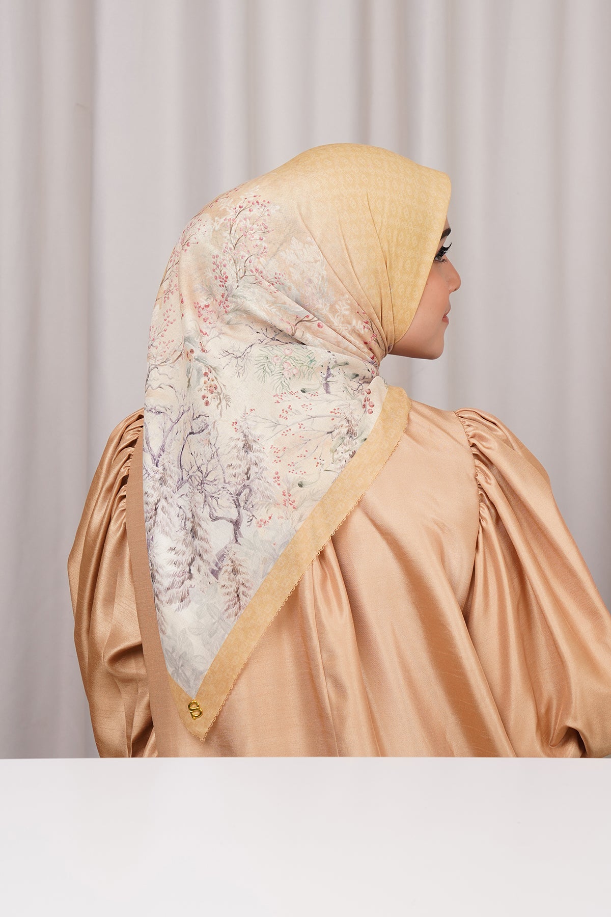 Holiday Square - Honey