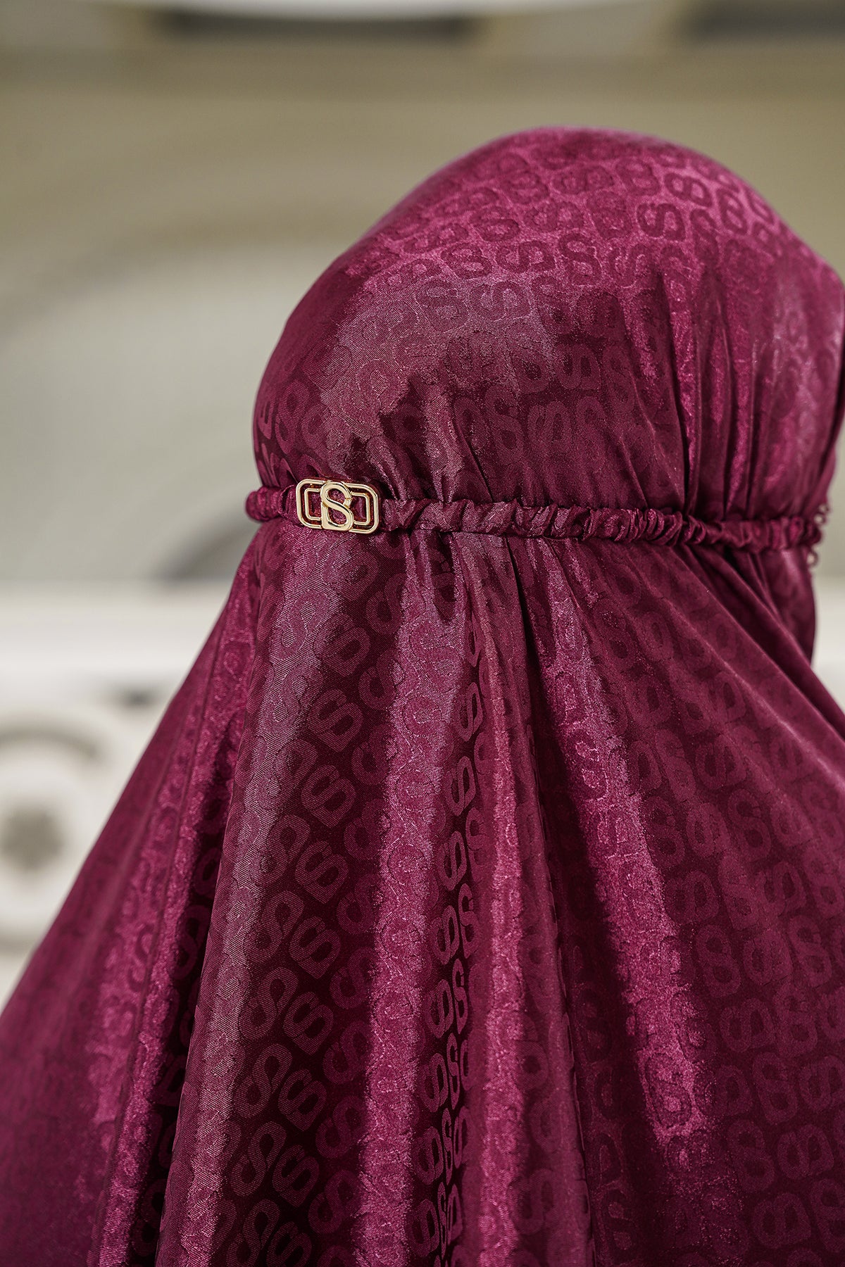 Lavish Tapis Prayer Robe - Maroon