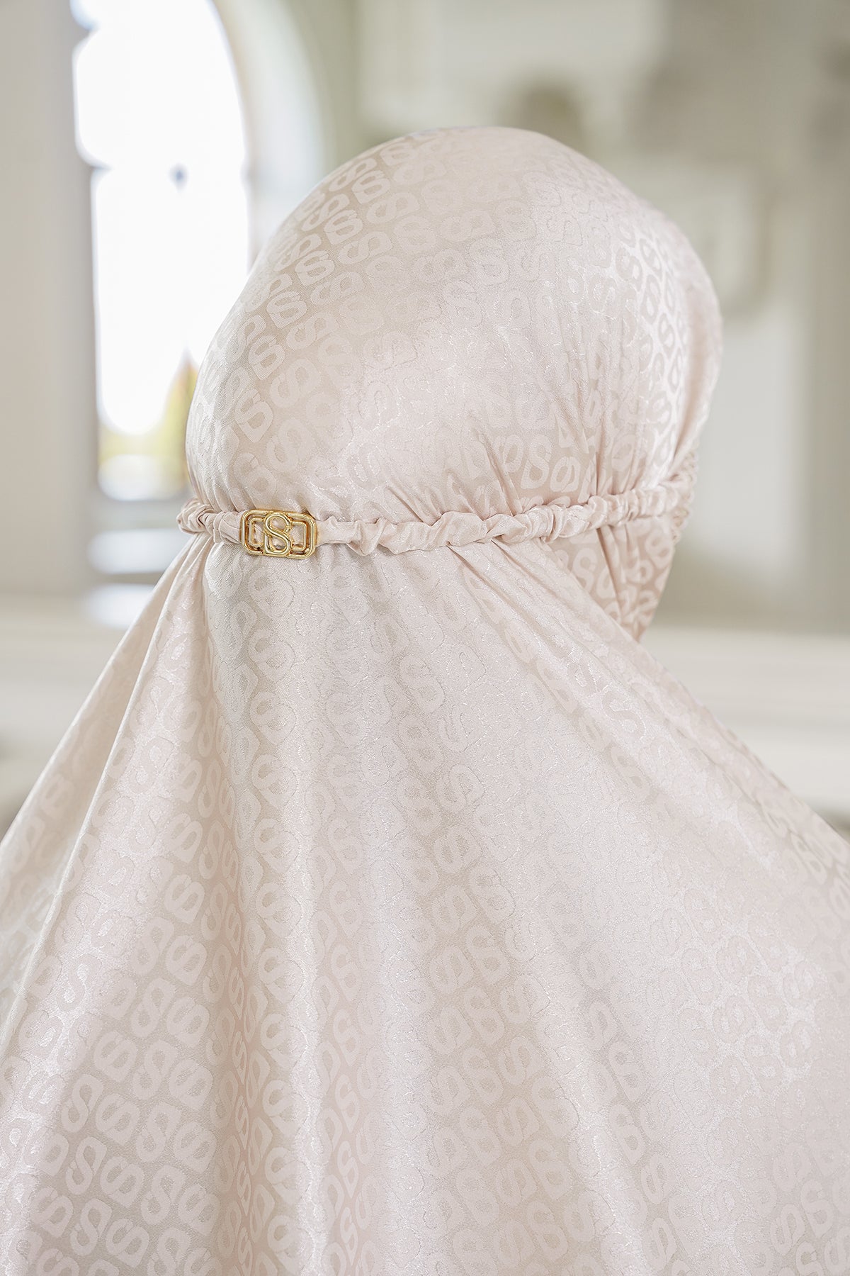 Lavish Tapis Prayer Robe - Silver Gray