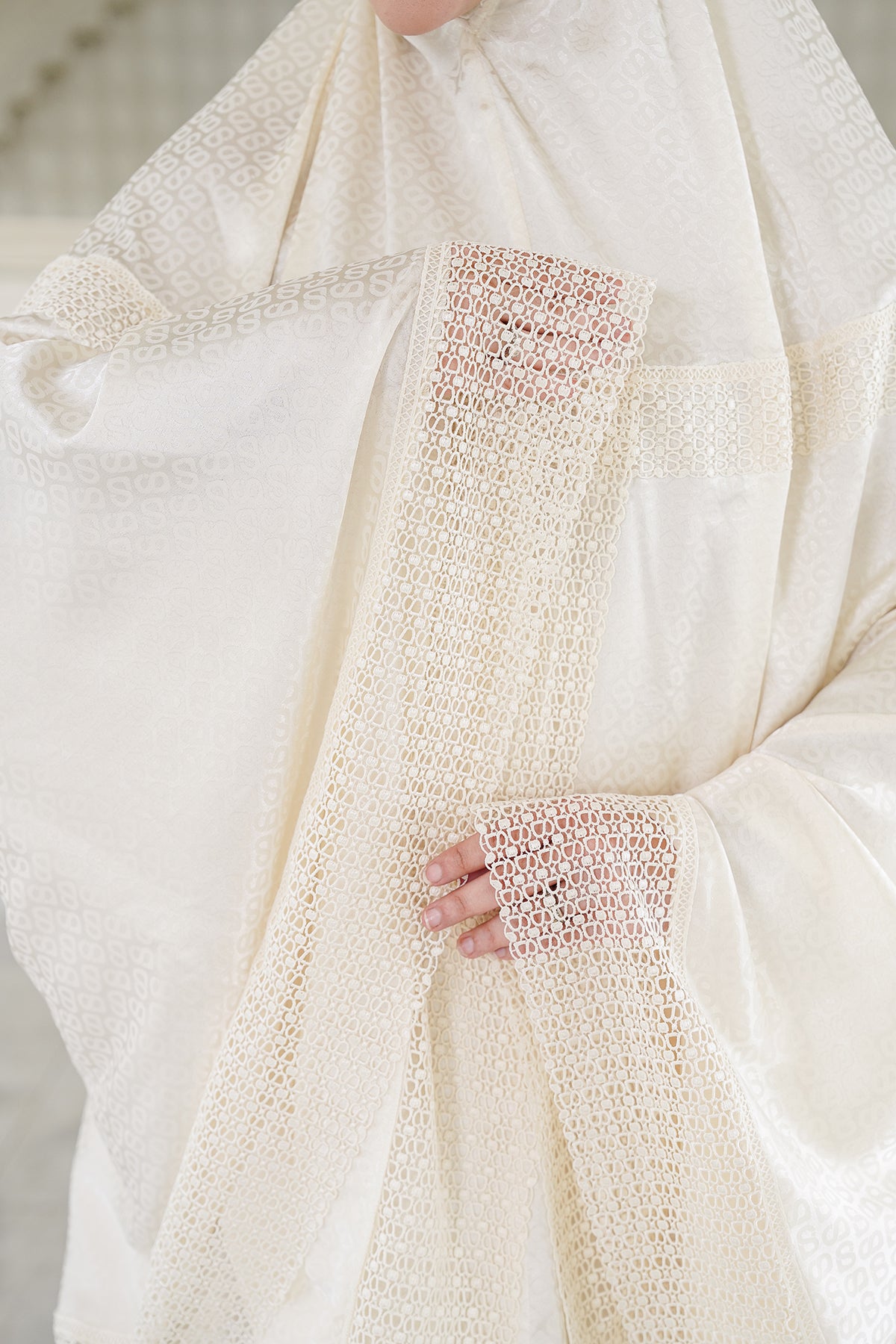 Lavish Tapis Prayer Robe - Tofu