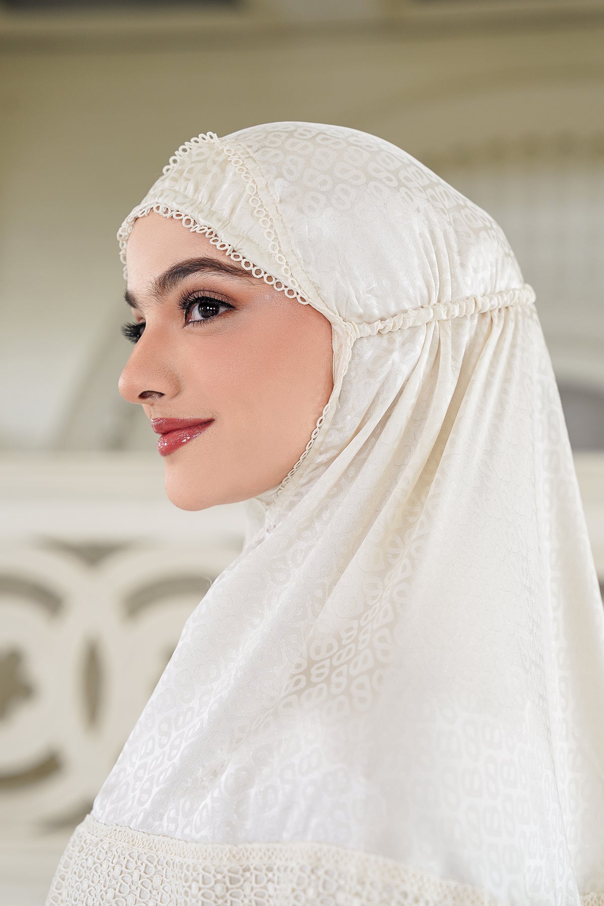 Lavish Tapis Prayer Robe - Tofu