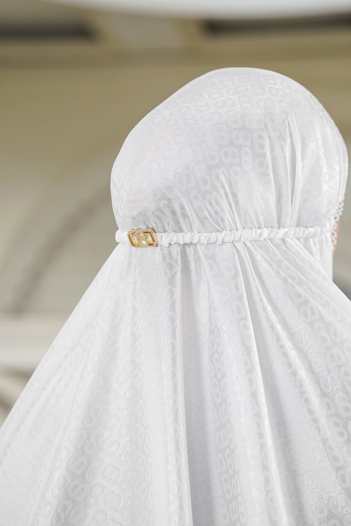 Lavish Tapis Prayer Robe - White