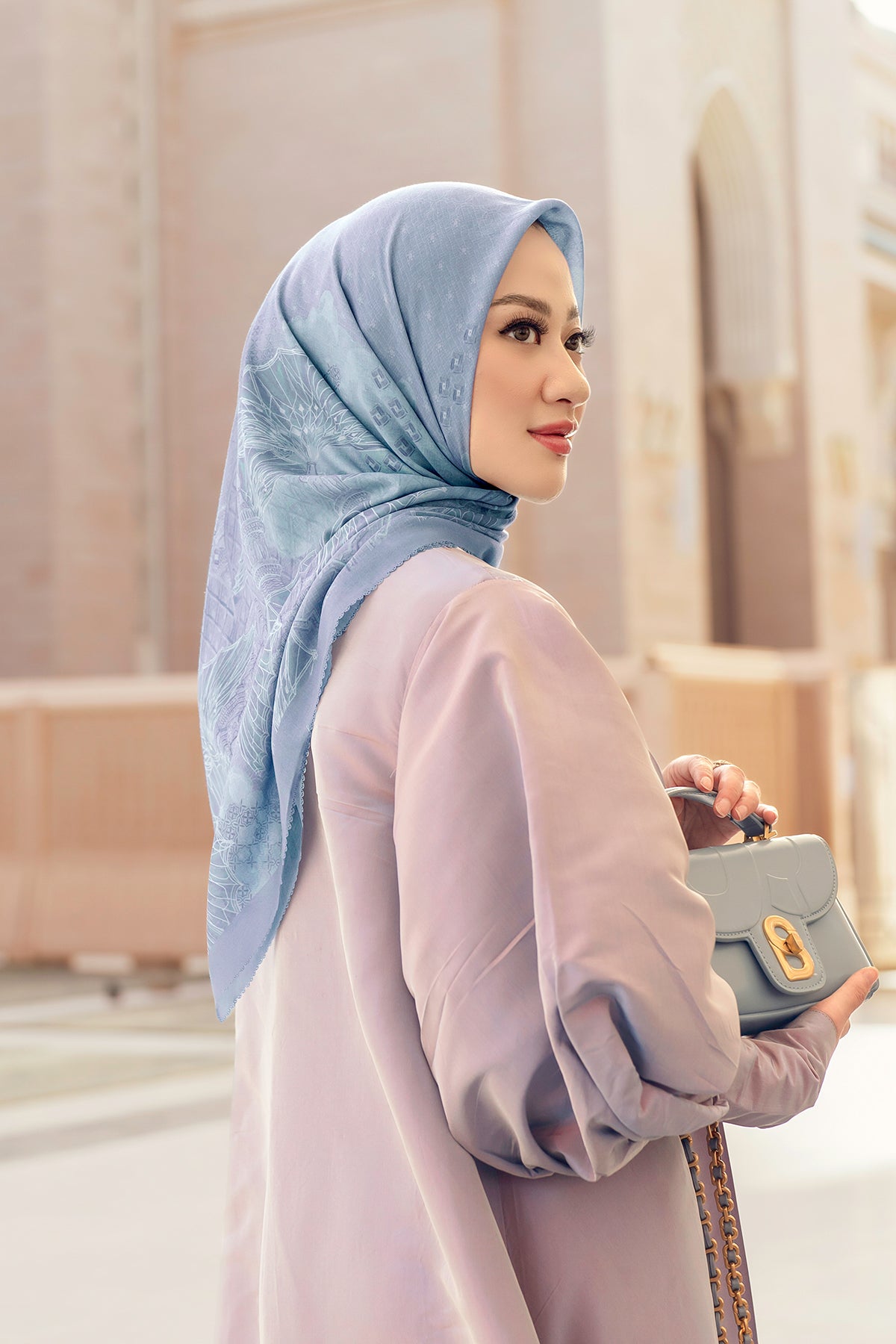 Medina 2 Square - Loyal