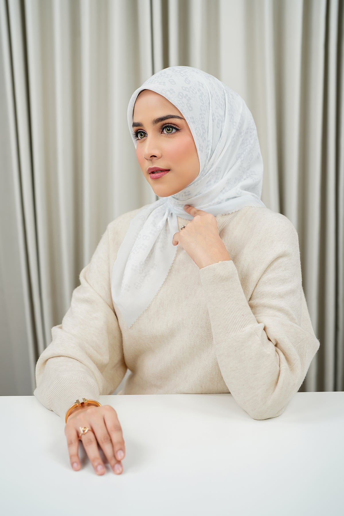 Monogram Scramble Voile Kare - Parlak Beyaz