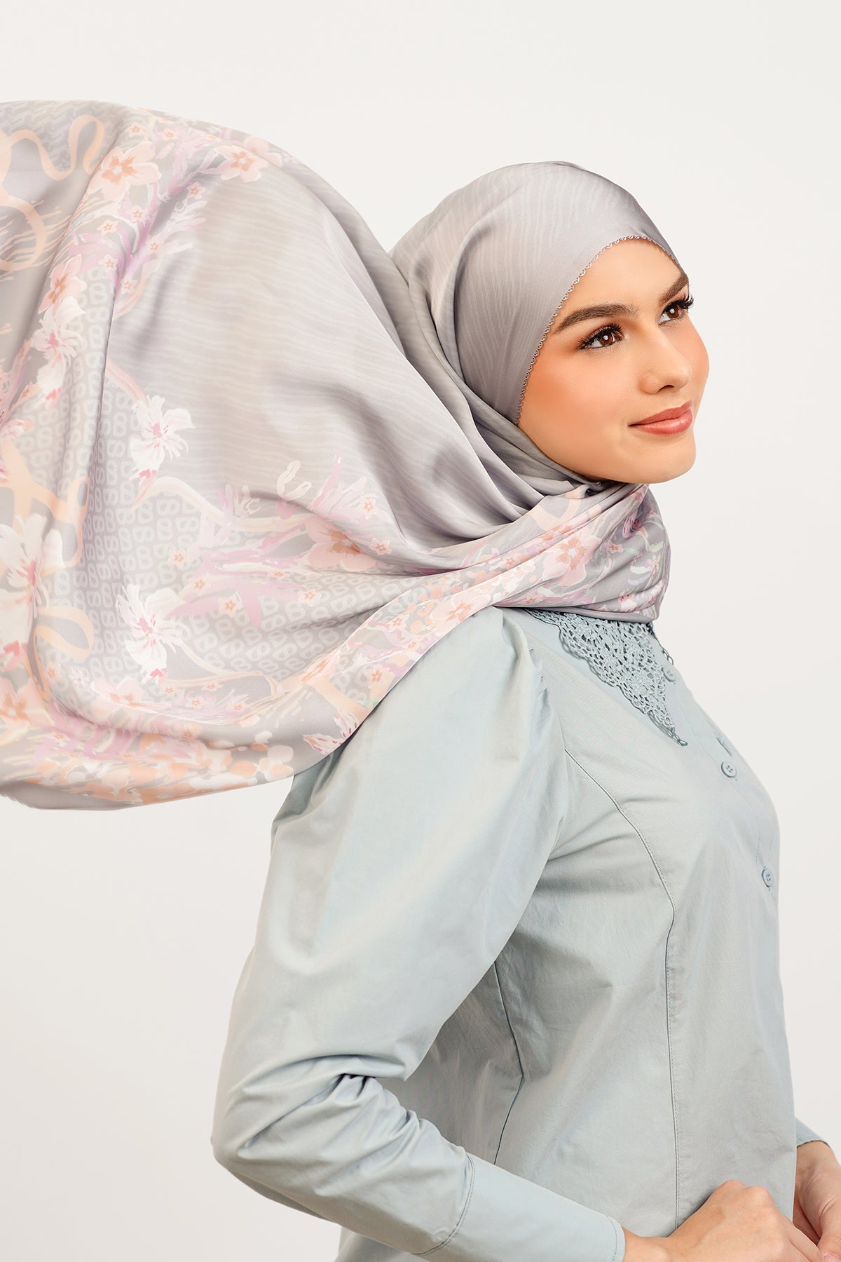 Paradiso Satin Shawl - Edelweiss