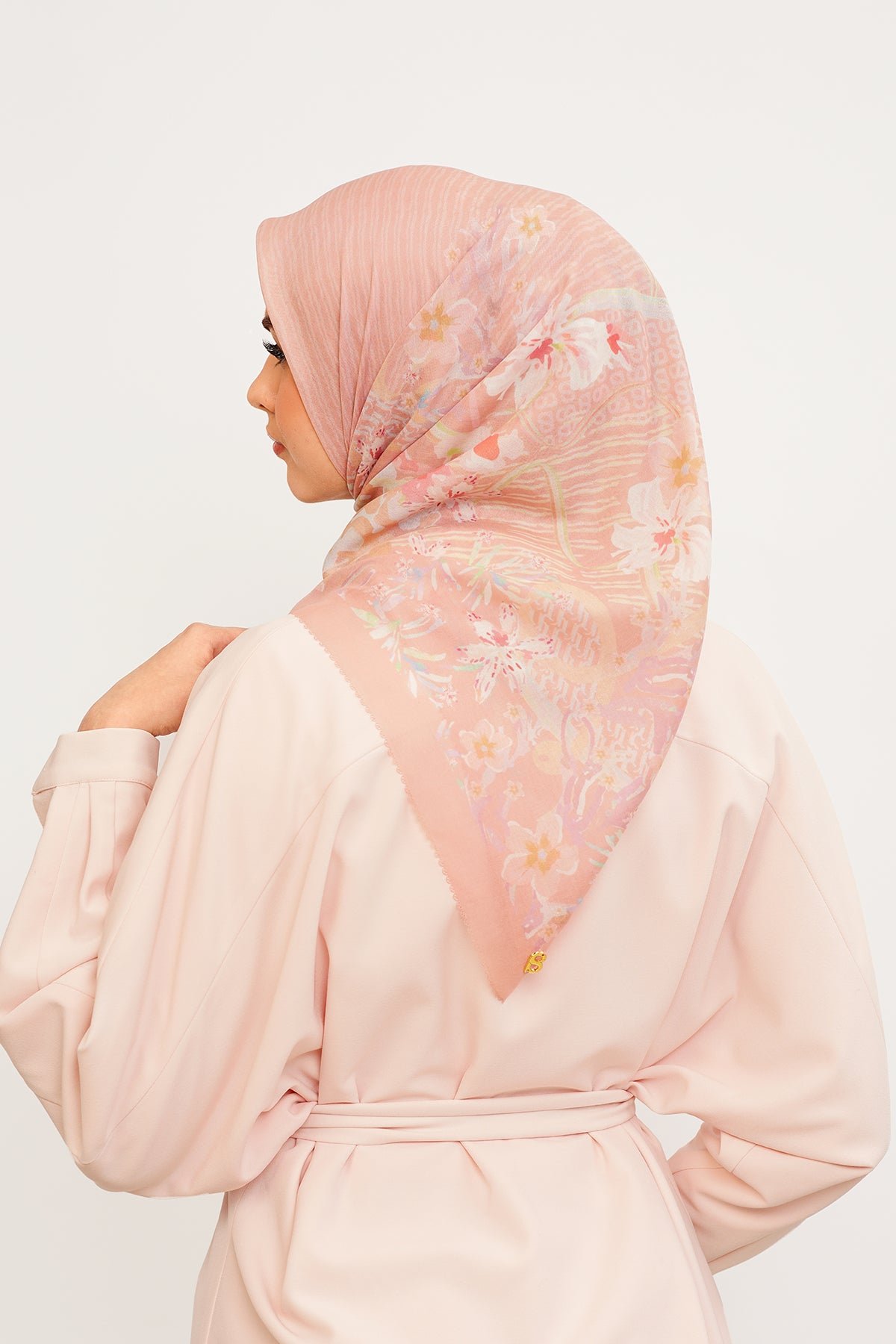 Paradiso Square - Lily