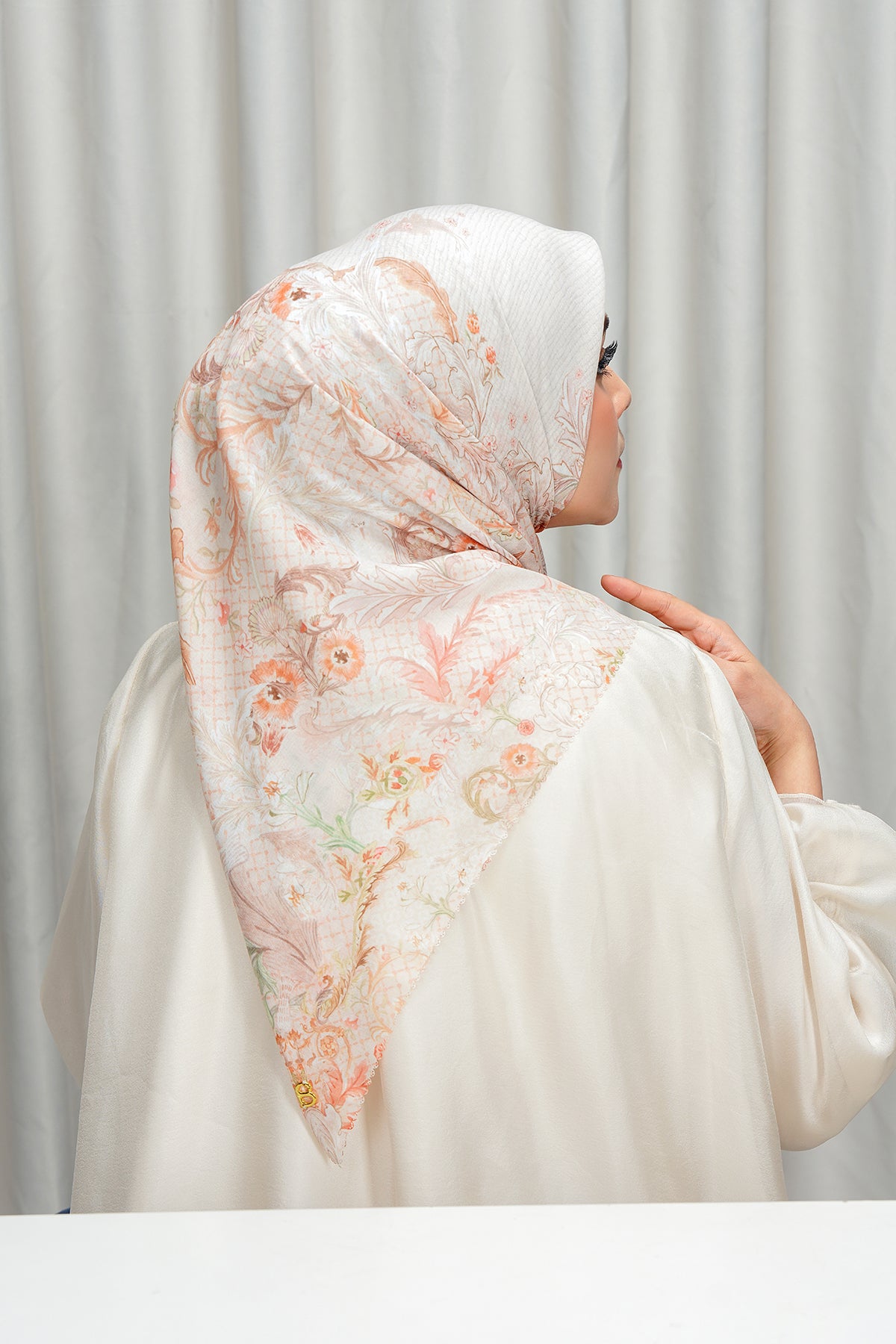 Royale - Grandeur Square - Alabaster