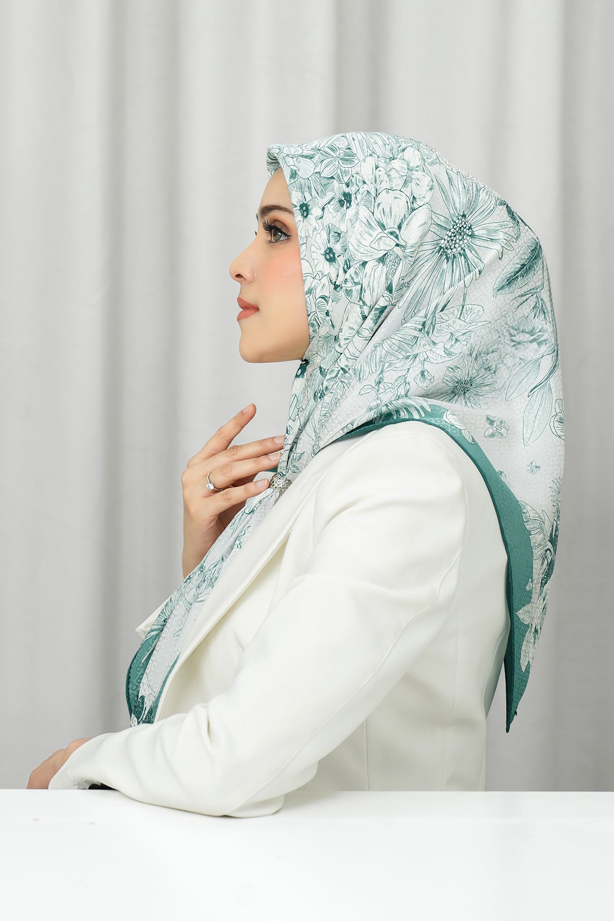 İpek Jakarlı Kare - Toile de Jouy Blooming Gri ve Yeşil